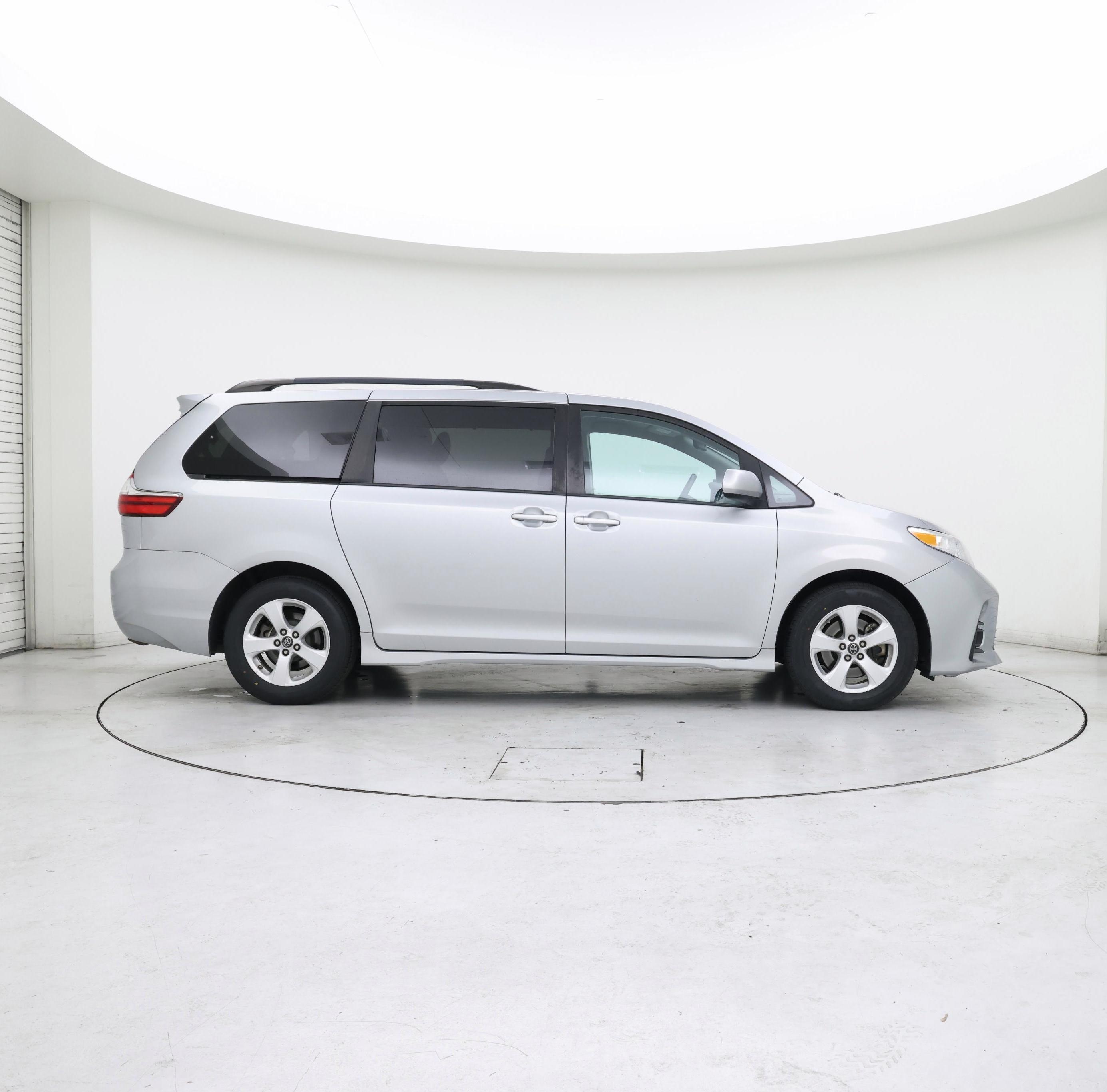 Thumbnail: 2019 Toyota Sienna - 7
