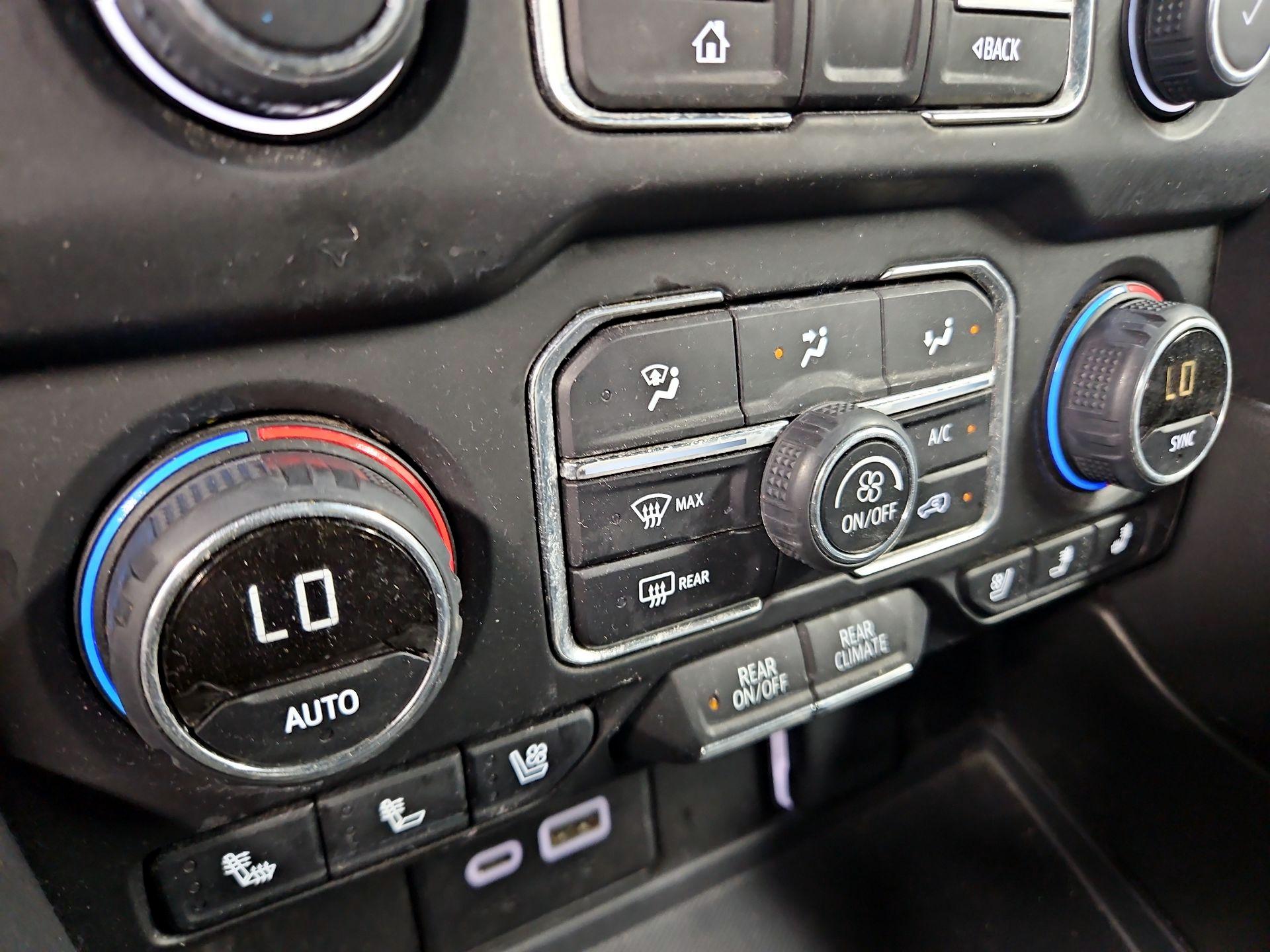 Thumbnail: 2023 Chevrolet Suburban - 17