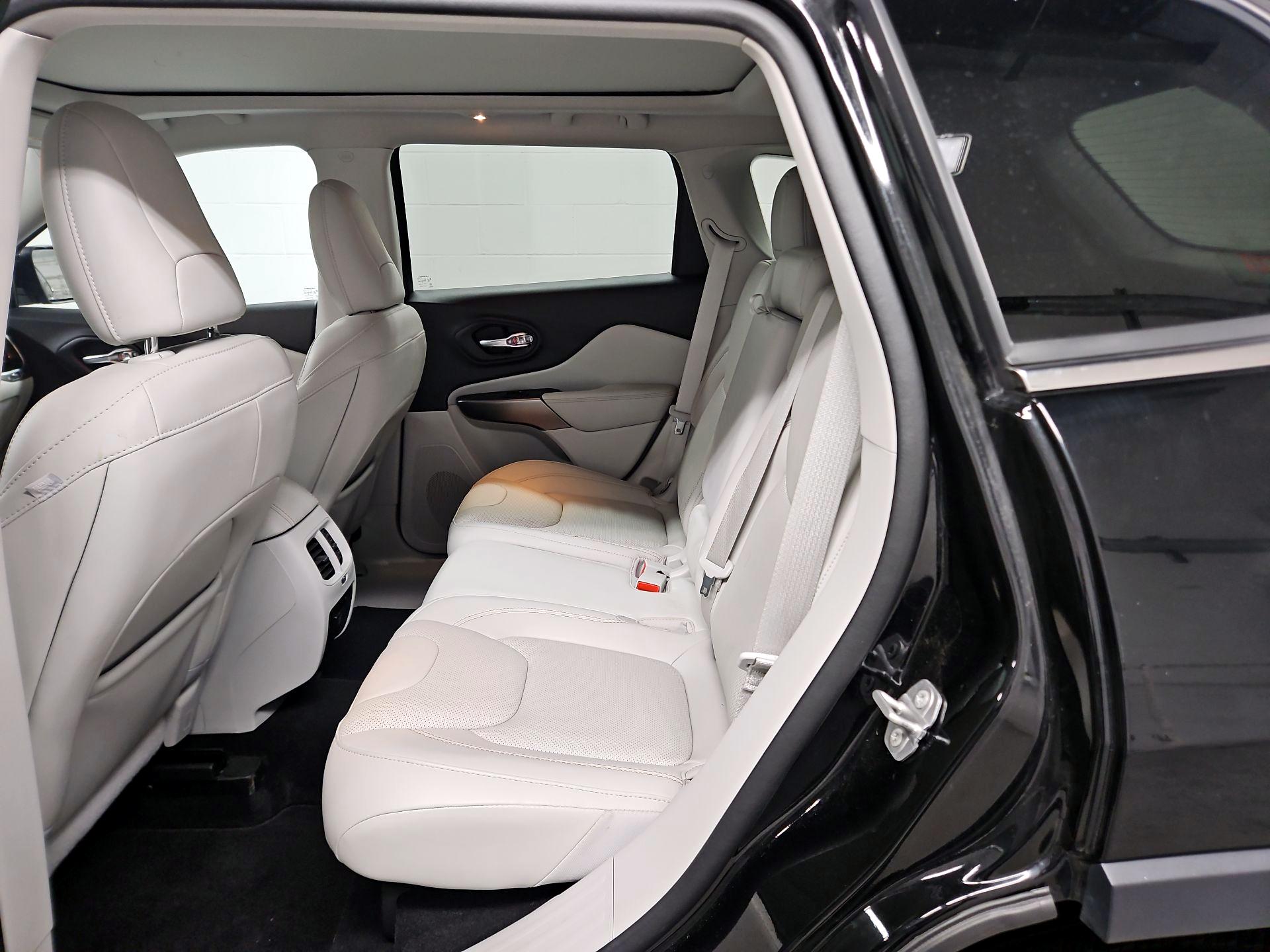 Thumbnail: 2021 Jeep Cherokee - 20