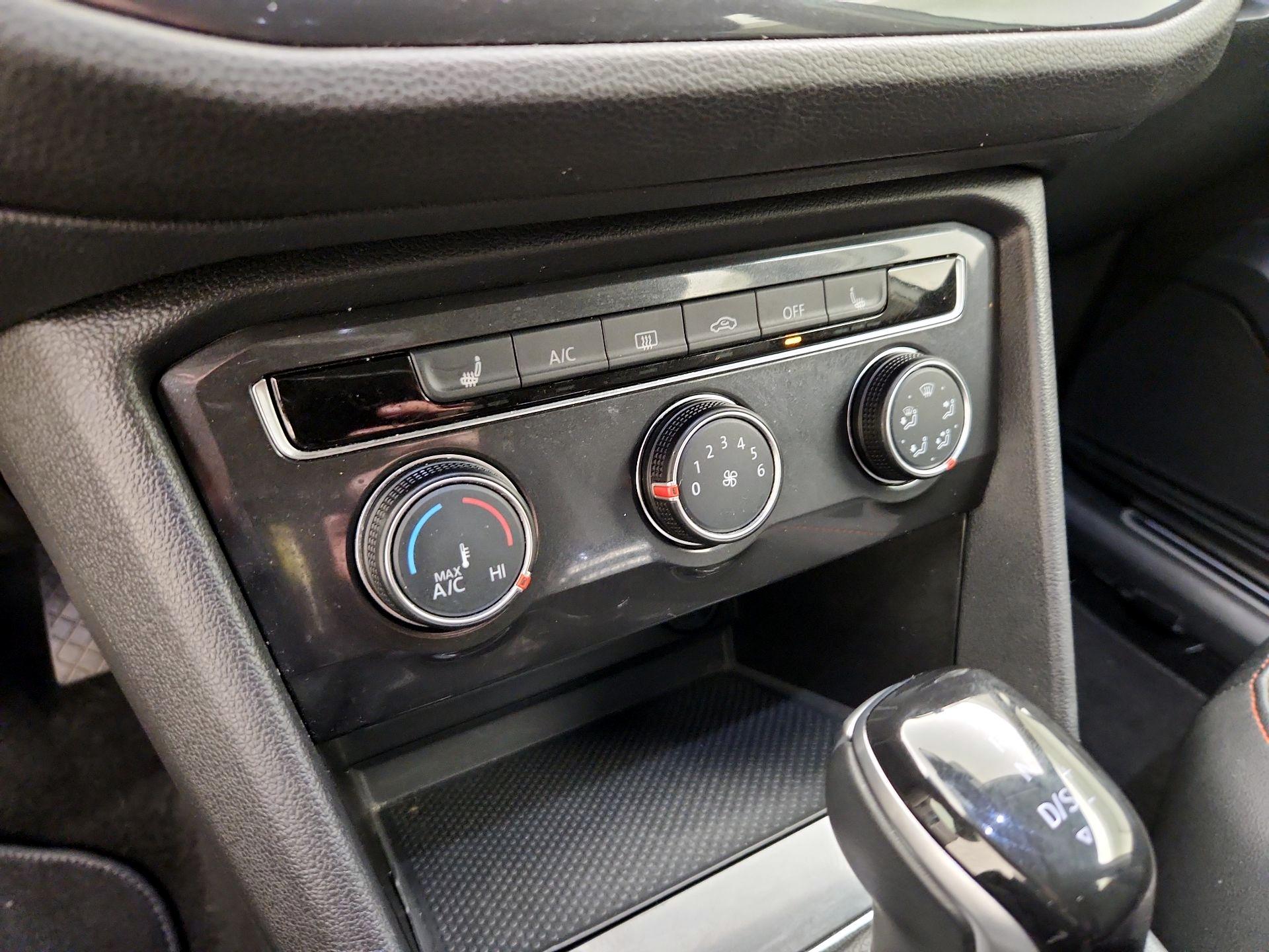 Thumbnail: 2024 Volkswagen Tiguan - 16