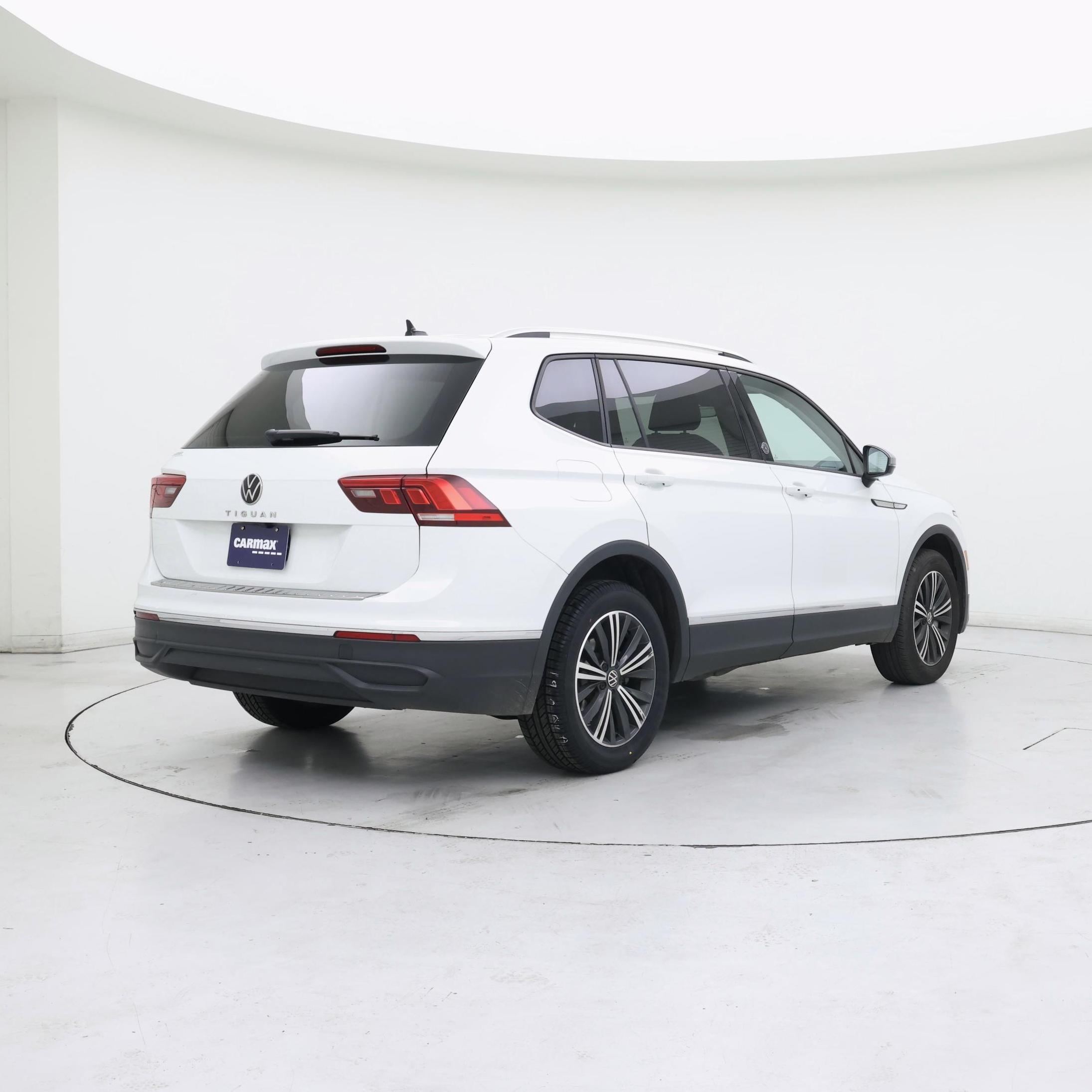 Thumbnail: 2024 Volkswagen Tiguan - 8