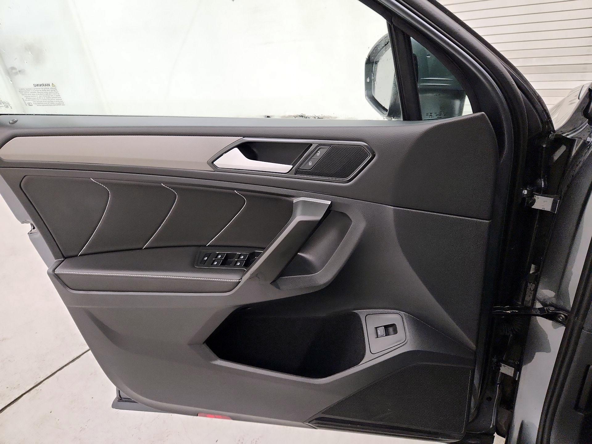 Thumbnail: 2024 Volkswagen Tiguan - 12