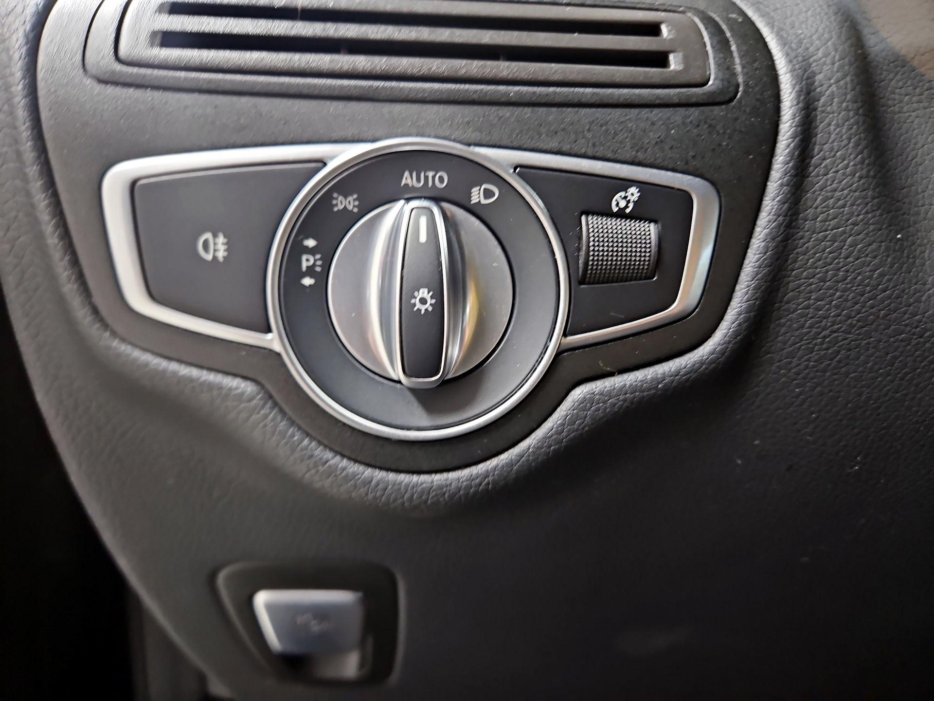 Thumbnail: 2022 Mercedes-Benz GLC - 13