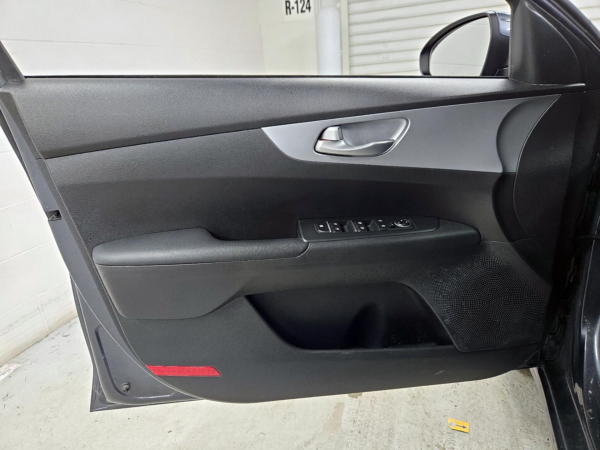 Thumbnail: 2023 Kia Forte - 12