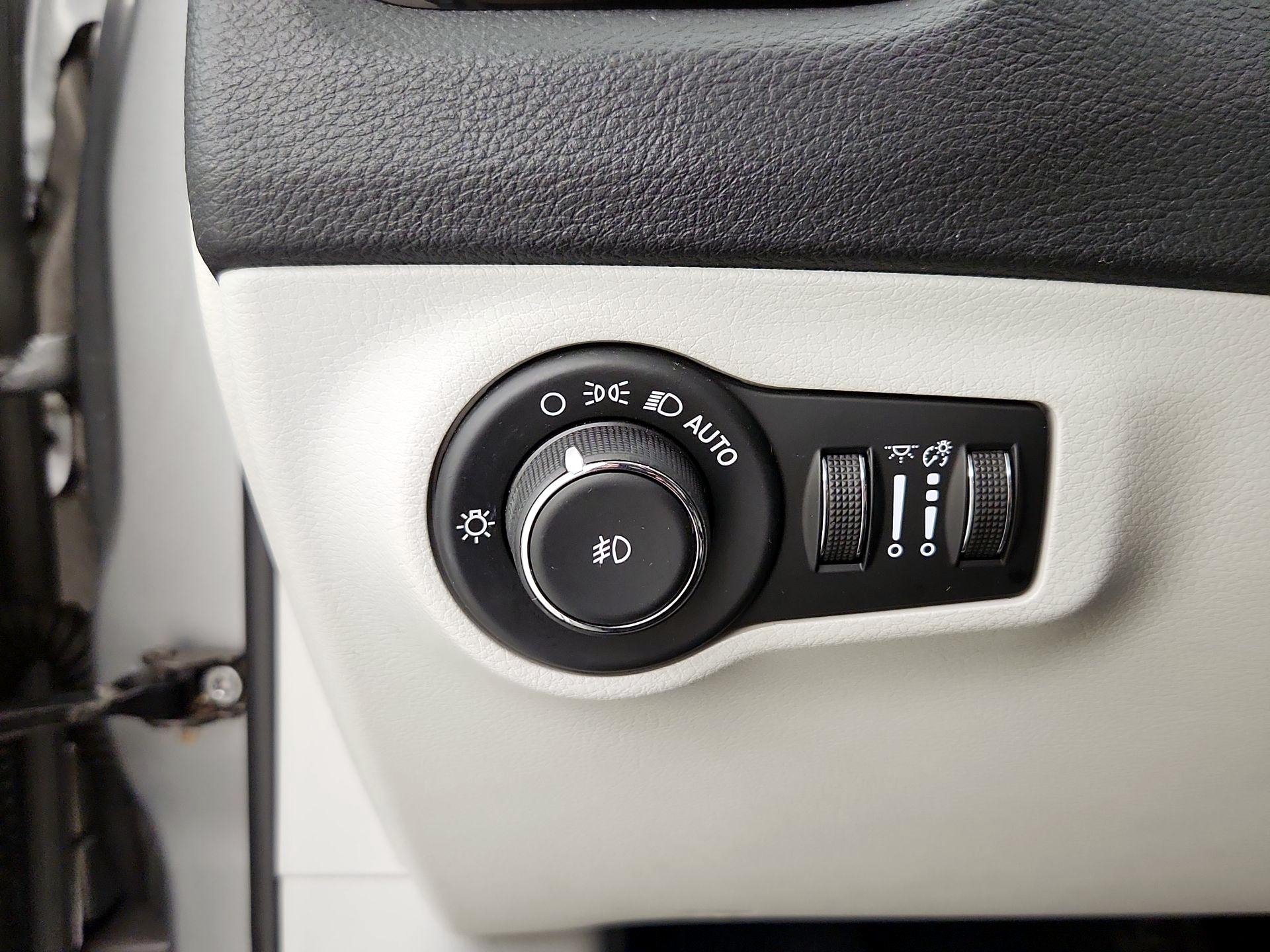 Thumbnail: 2020 Jeep Compass - 13