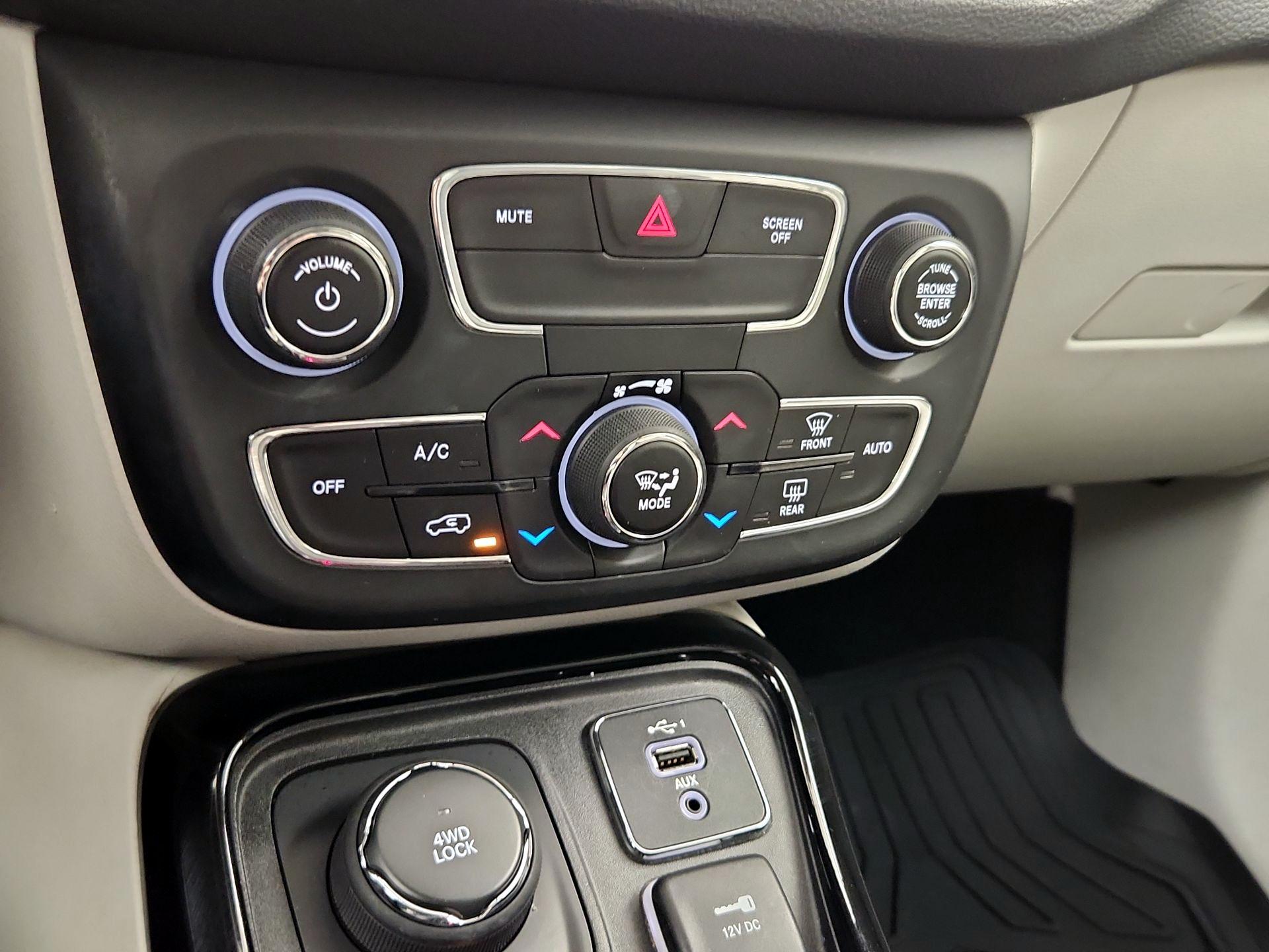 Thumbnail: 2020 Jeep Compass - 16