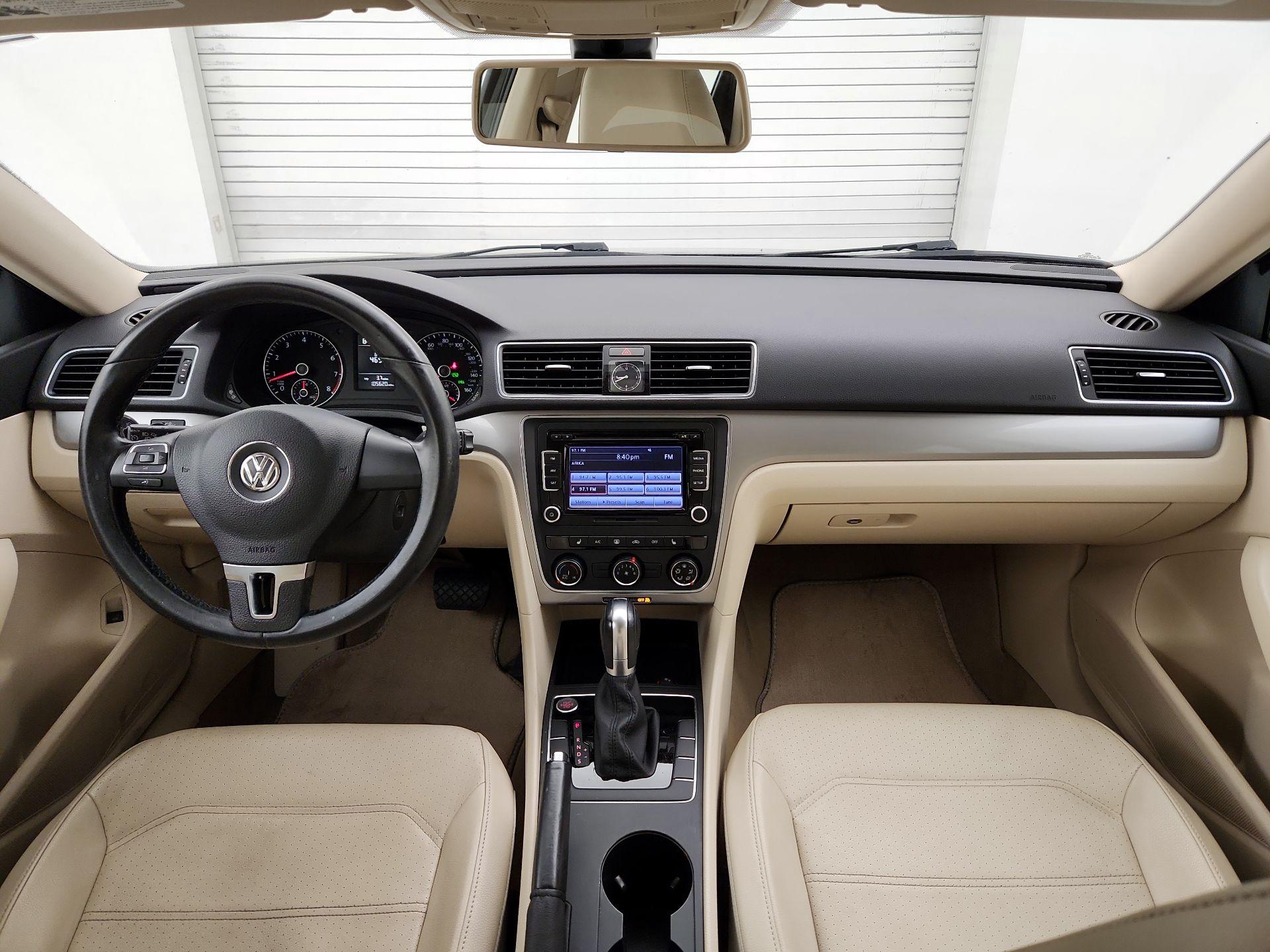 Thumbnail: 2015 Volkswagen Passat - 9