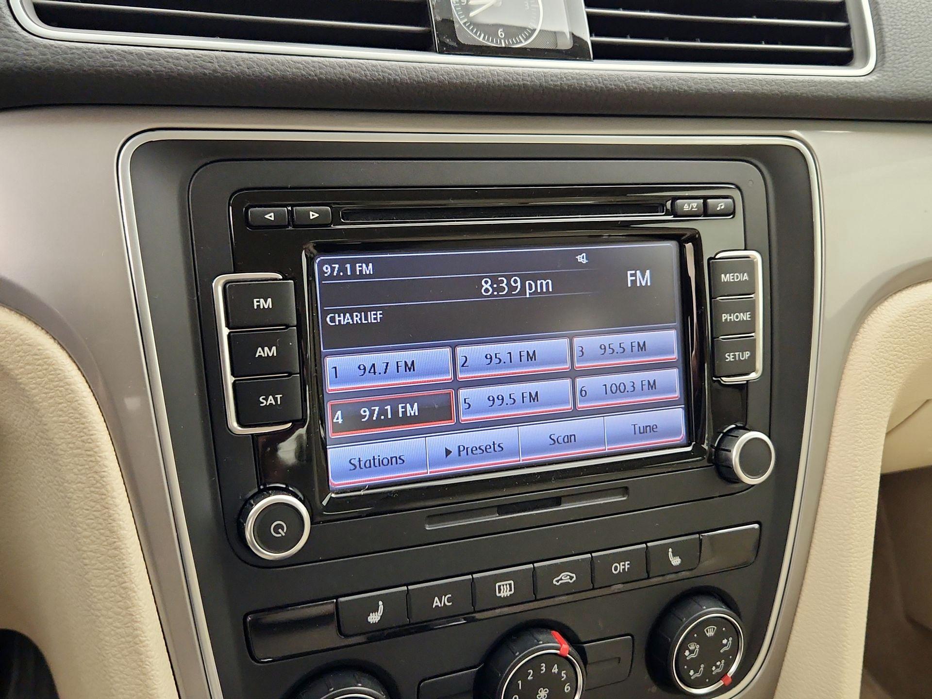 Thumbnail: 2015 Volkswagen Passat - 15