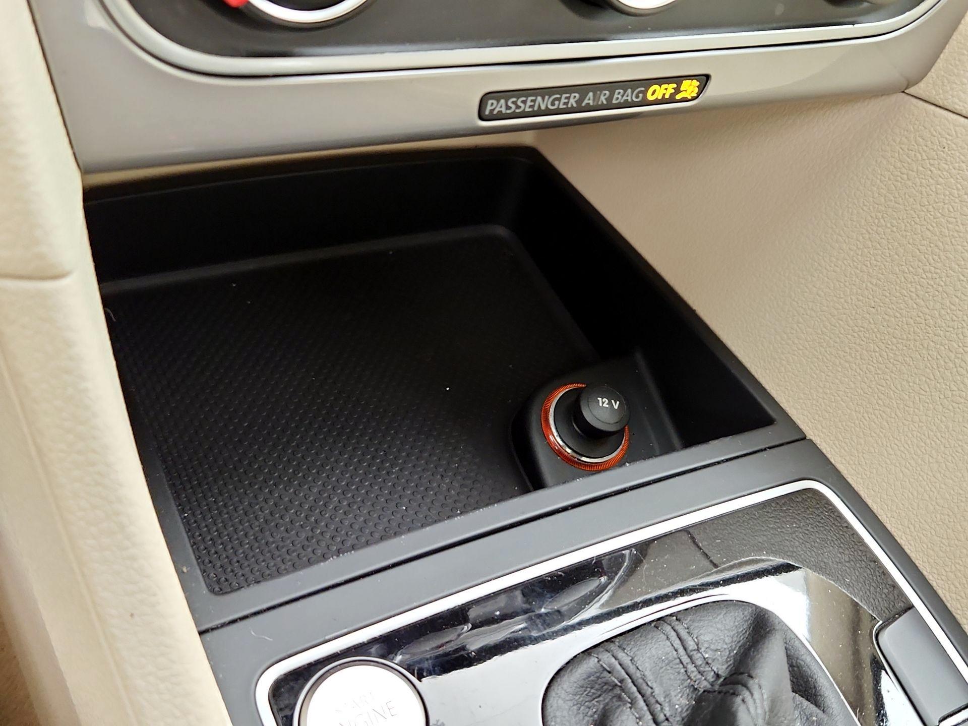 Thumbnail: 2015 Volkswagen Passat - 18