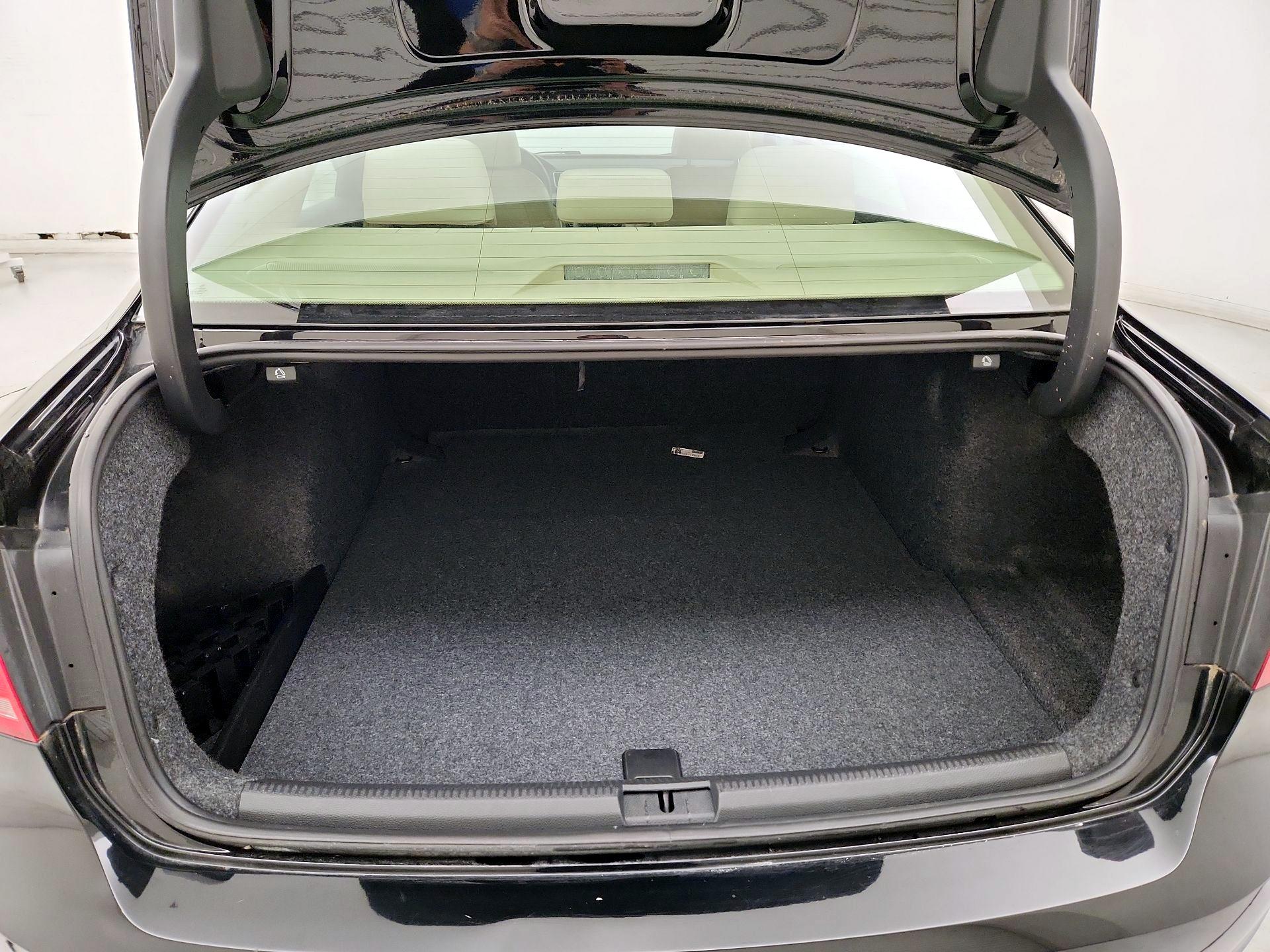 Thumbnail: 2015 Volkswagen Passat - 20