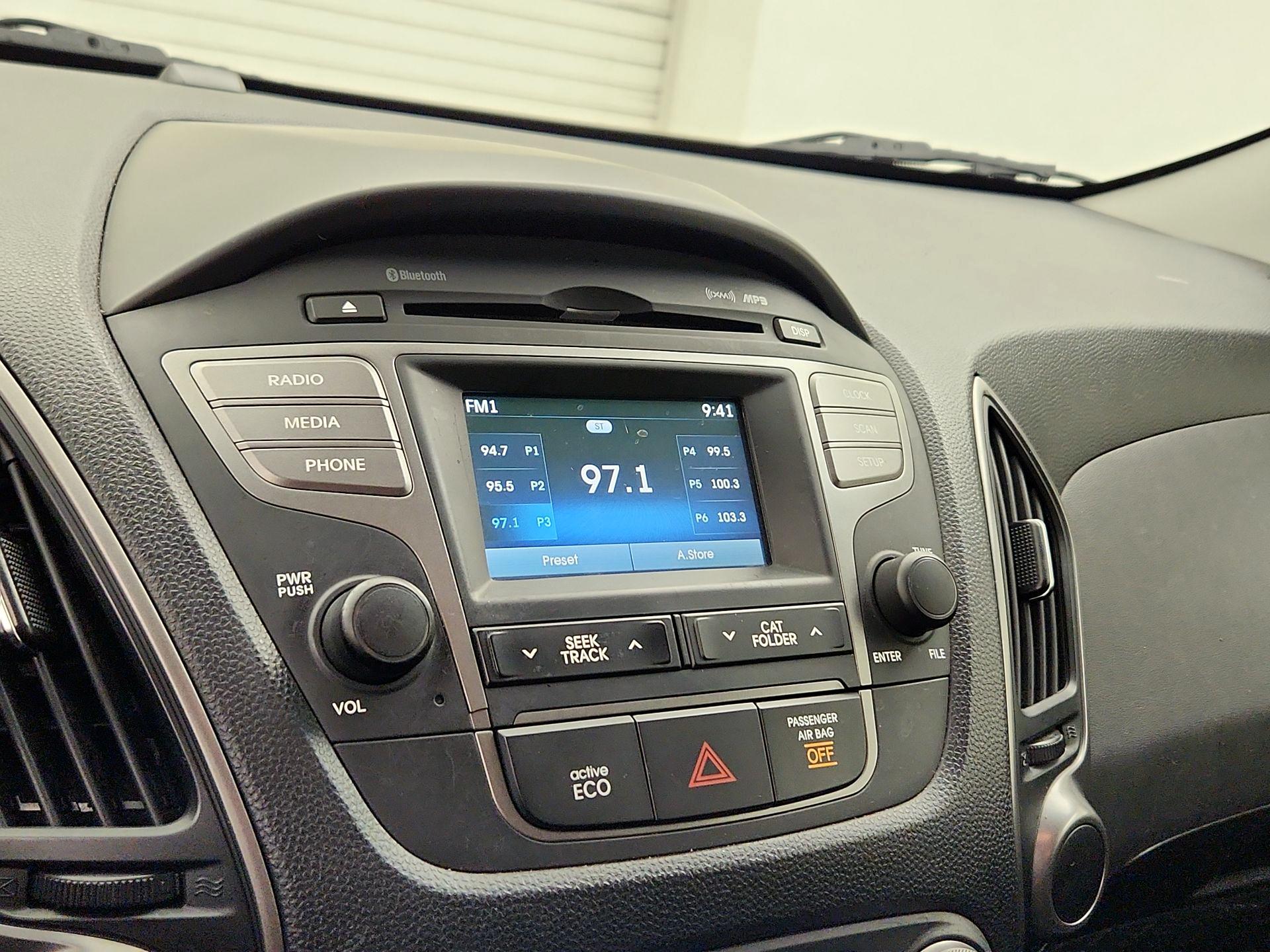 Thumbnail: 2015 Hyundai Tucson - 15