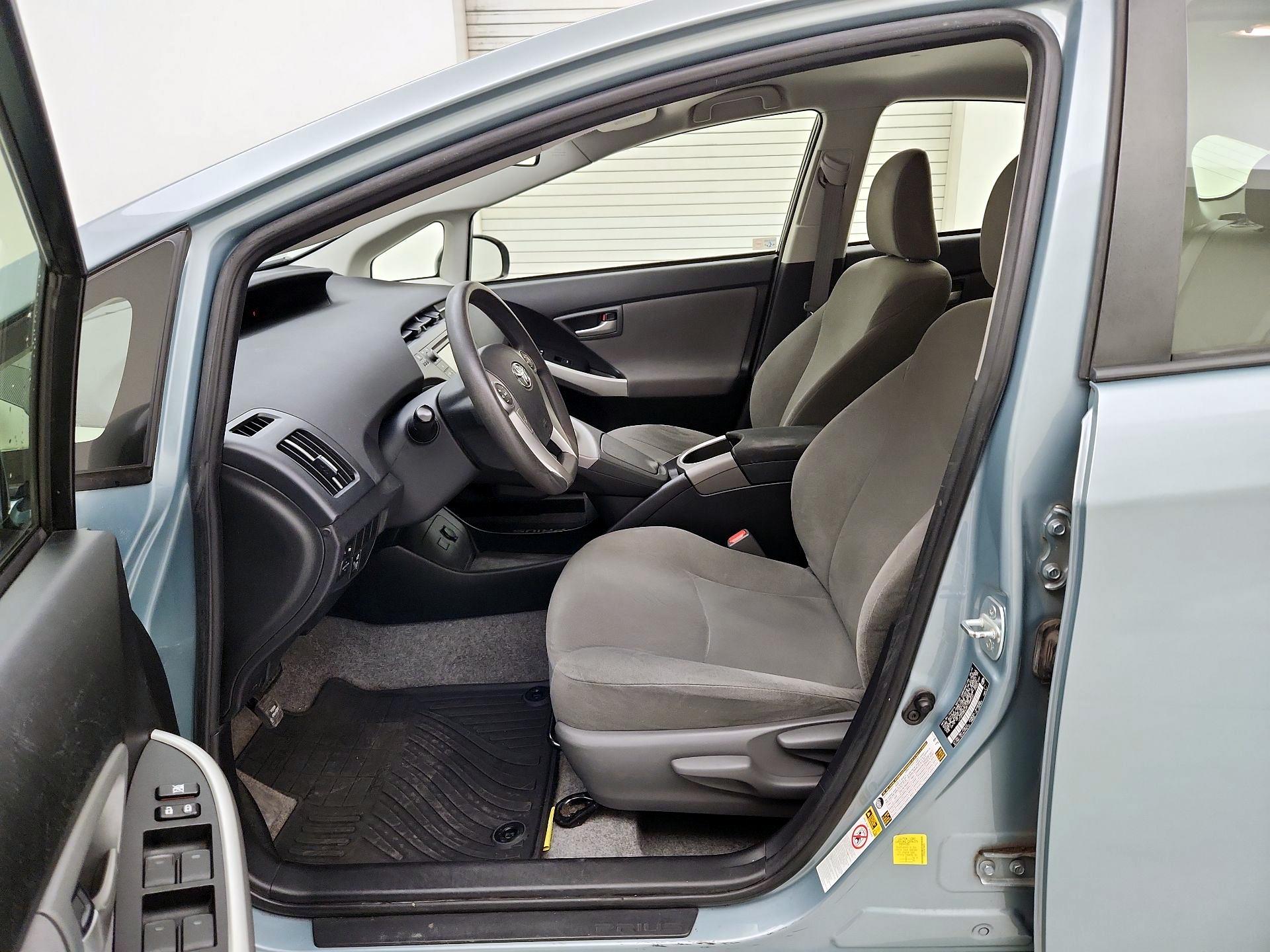 Thumbnail: 2015 Toyota Prius - 11