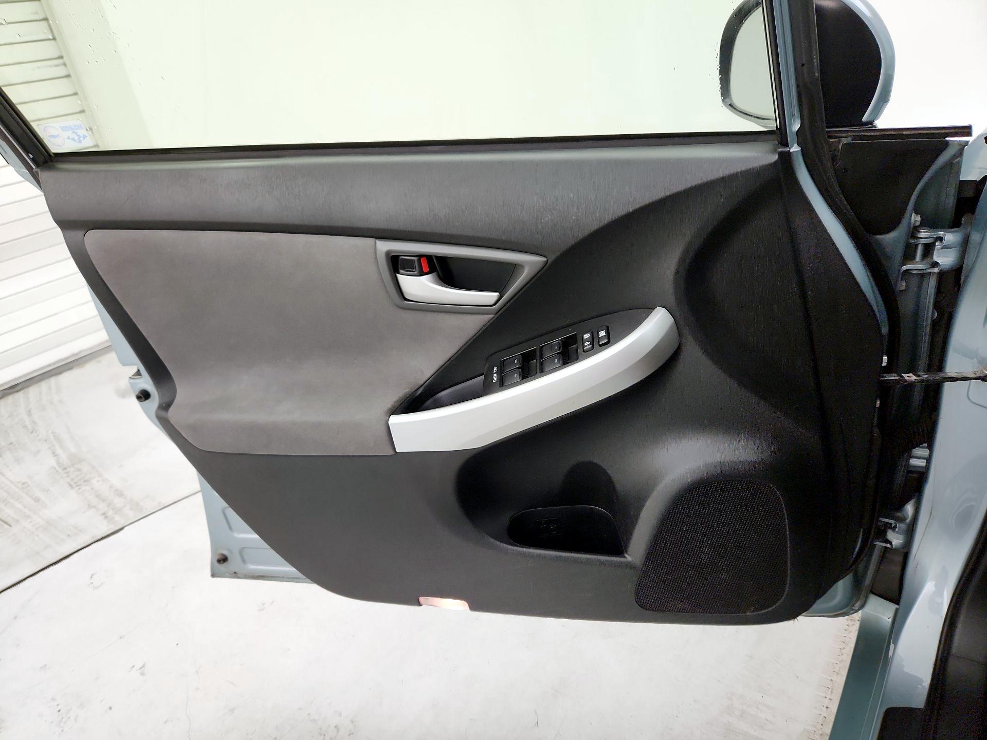 Thumbnail: 2015 Toyota Prius - 12