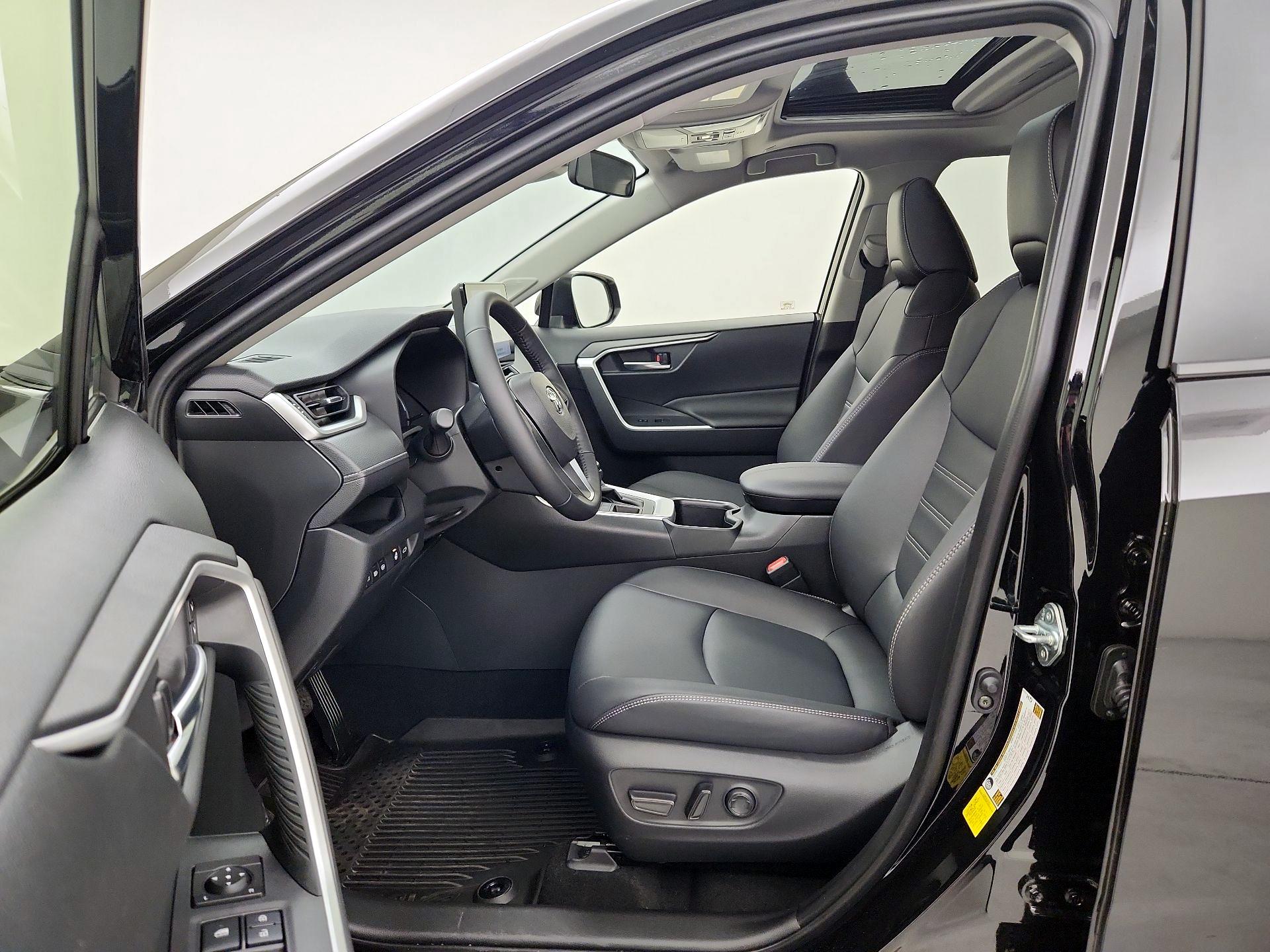 Thumbnail: 2025 Toyota RAV4 - 11