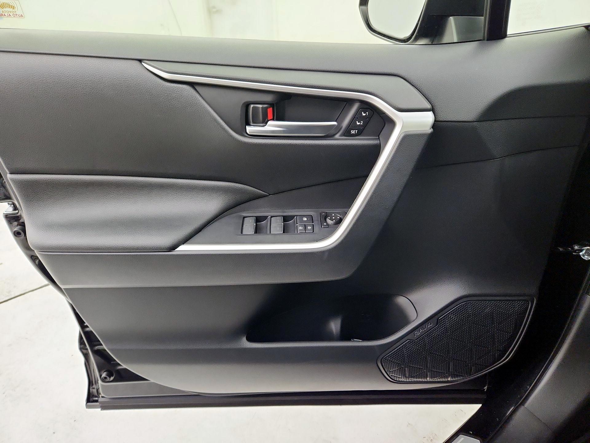 Thumbnail: 2025 Toyota RAV4 - 12