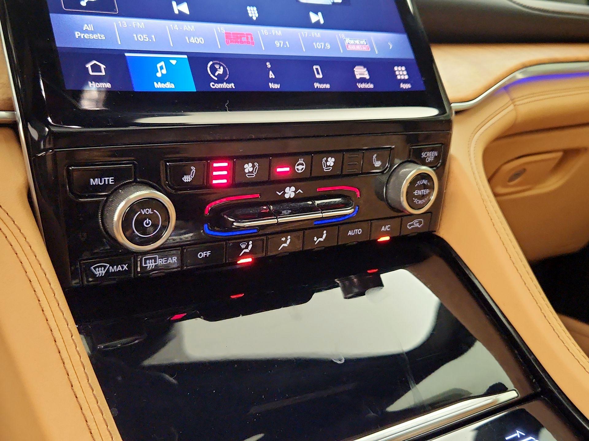 Thumbnail: 2022 Jeep Grand Cherokee - 17