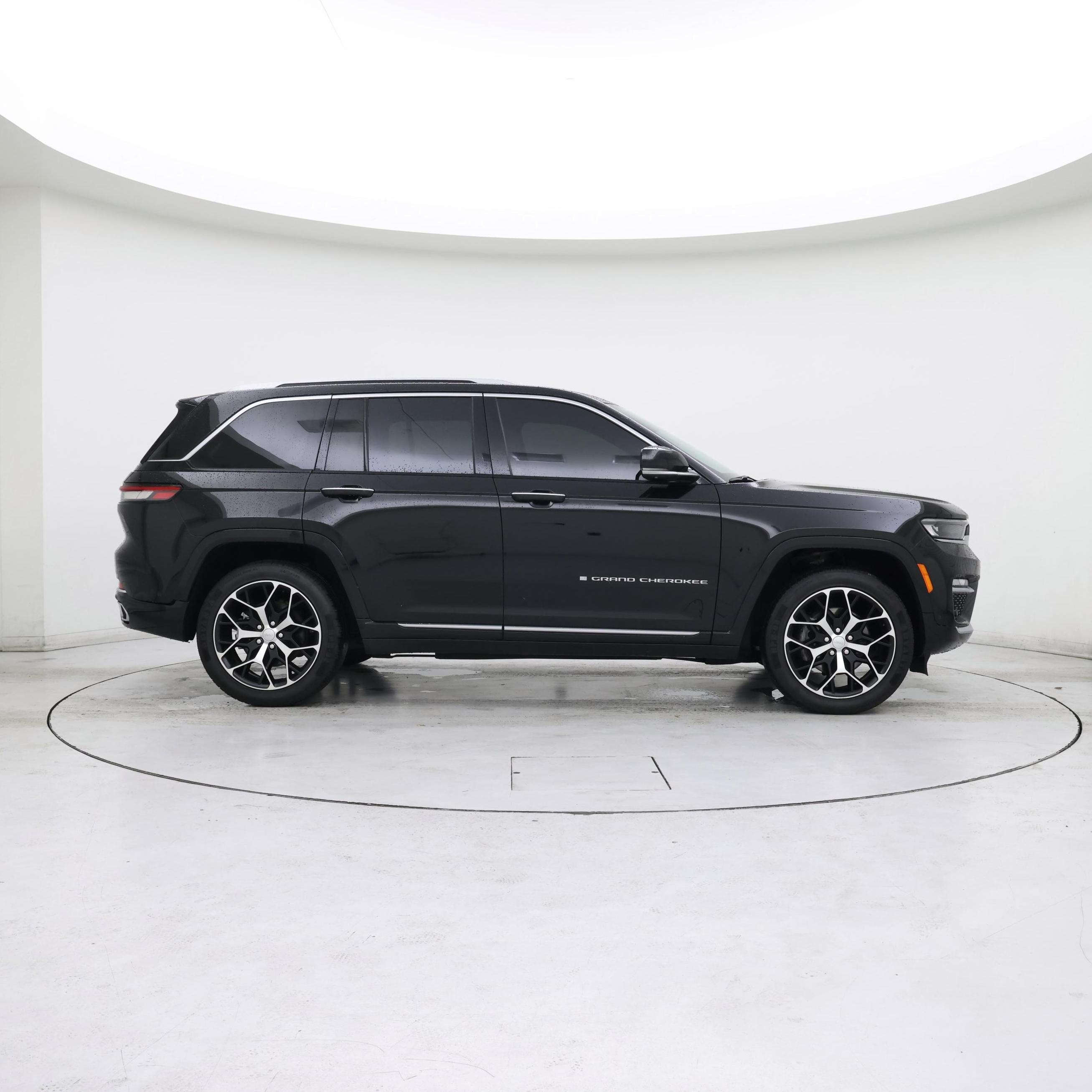 Thumbnail: 2022 Jeep Grand Cherokee - 7