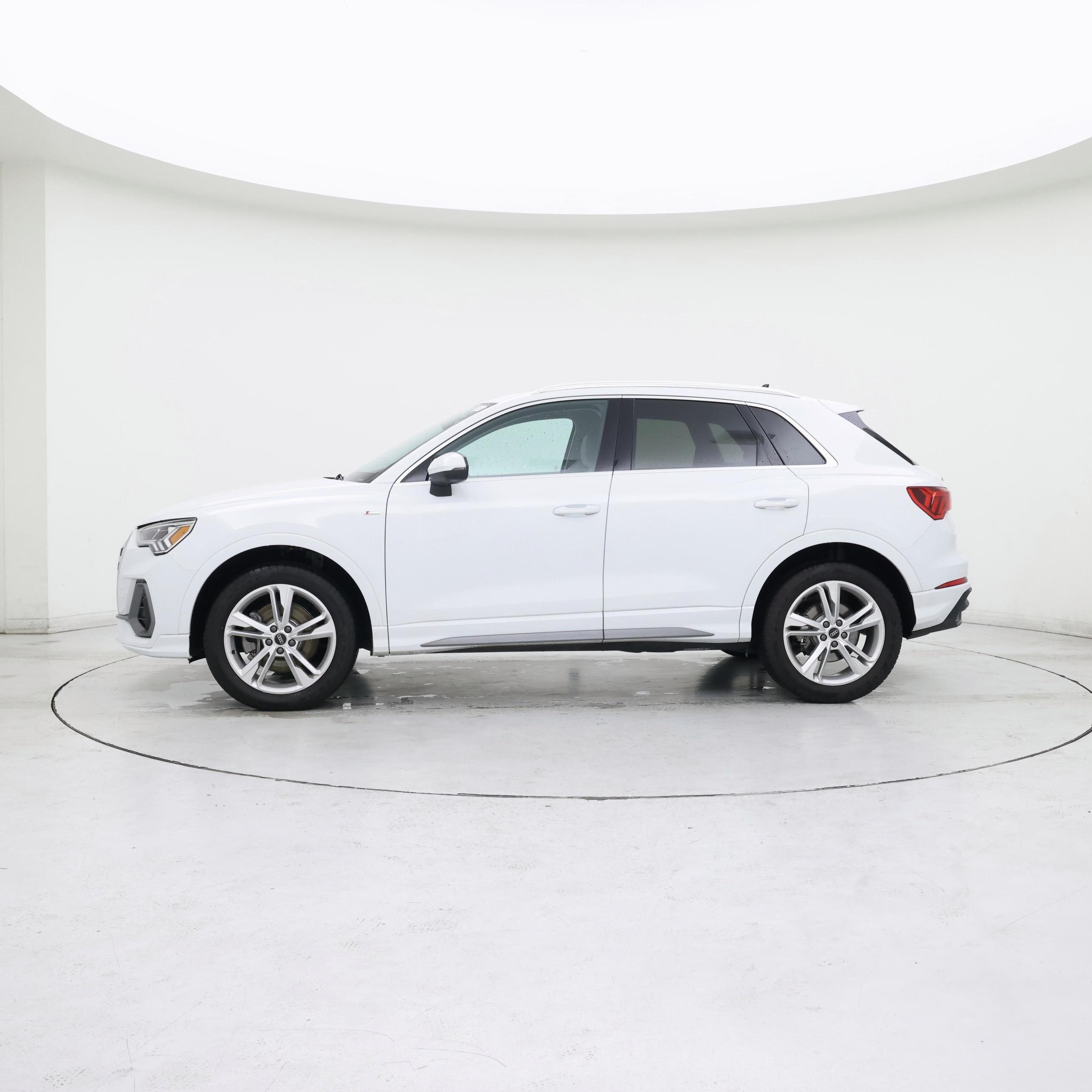 Thumbnail: 2024 Audi Q3 - 3