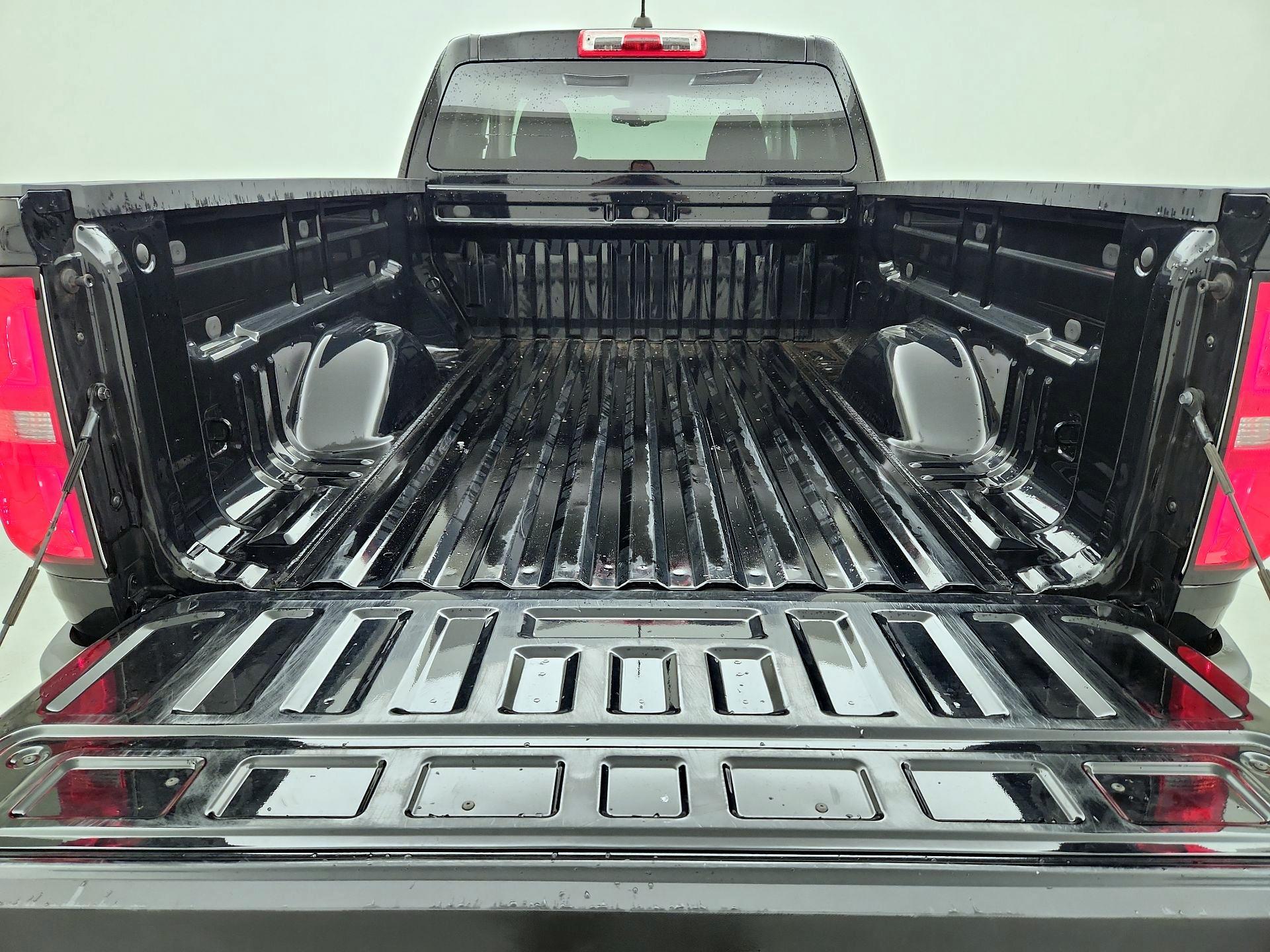 Thumbnail: 2022 Chevrolet Colorado - 20