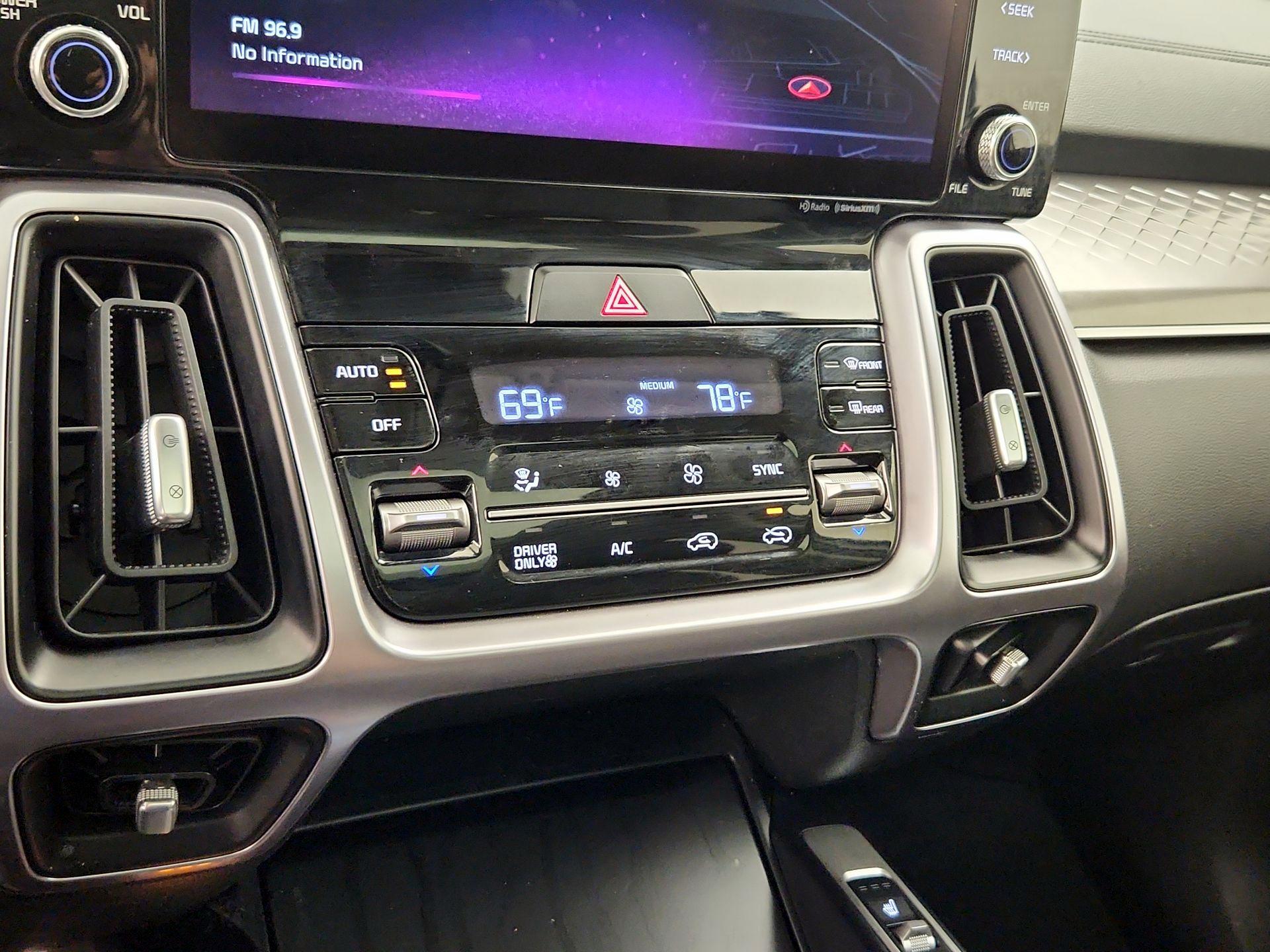 Thumbnail: 2023 Kia Sorento - 17