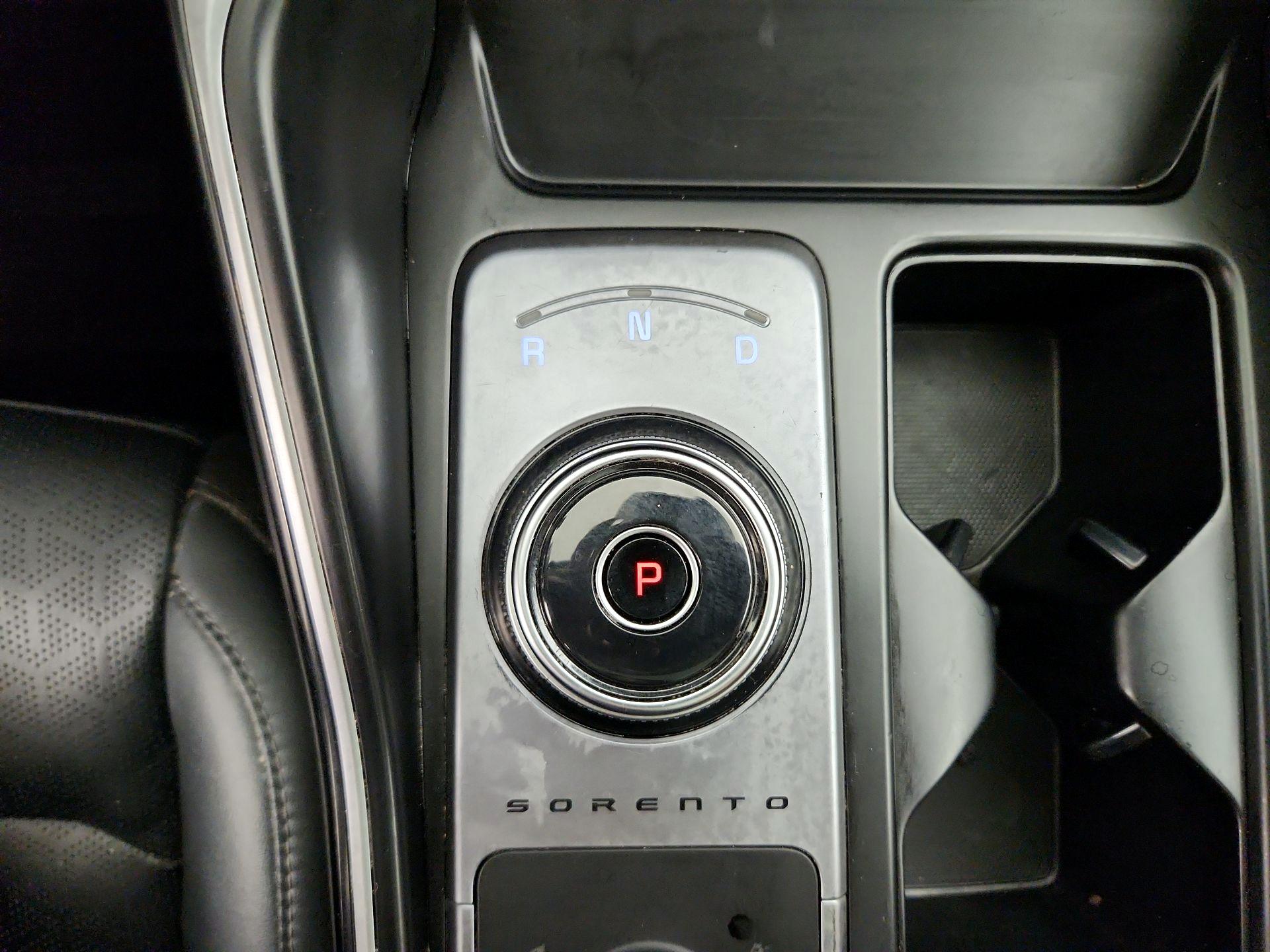 Thumbnail: 2023 Kia Sorento - 18