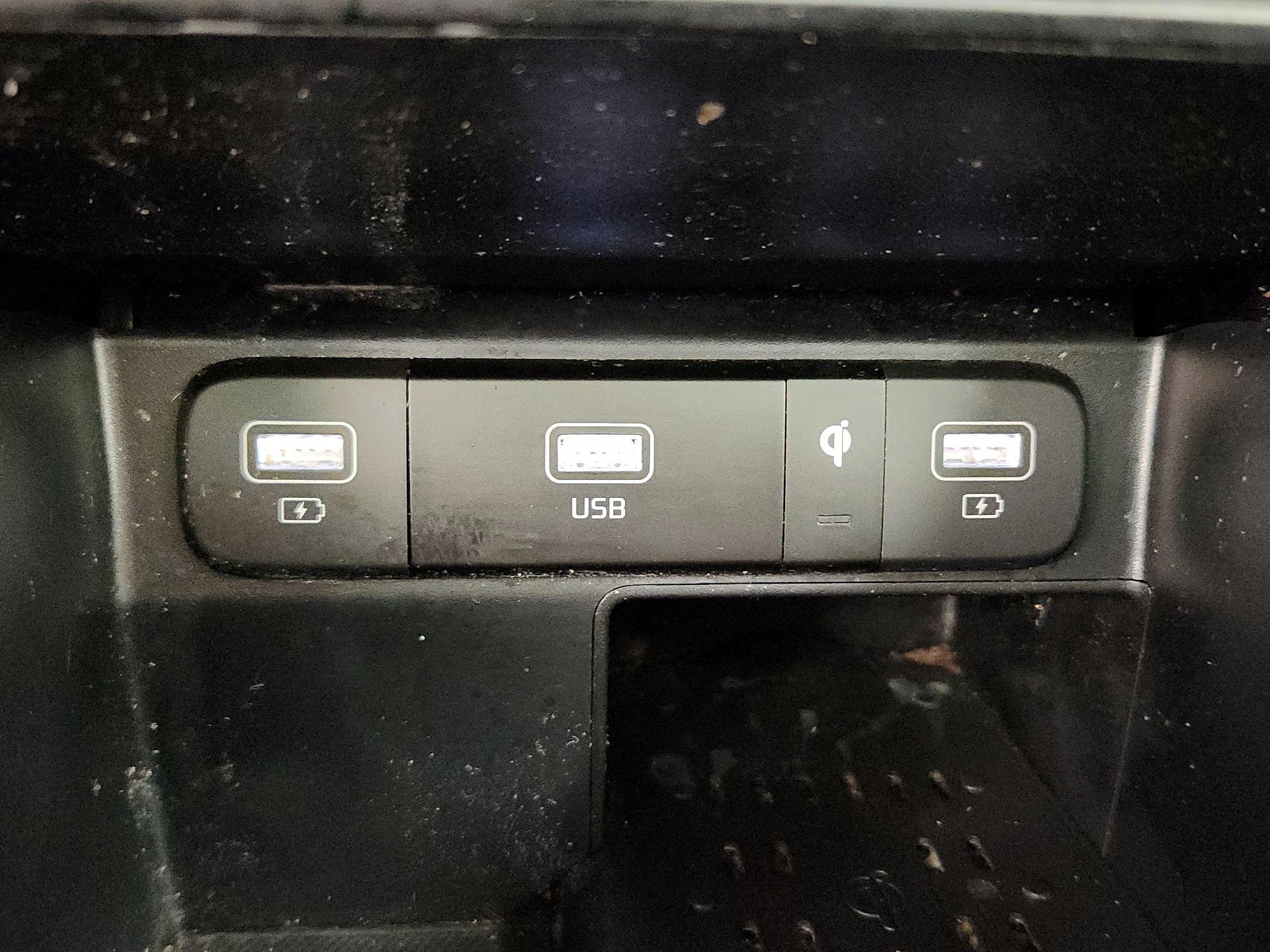 Thumbnail: 2023 Kia Sorento - 19