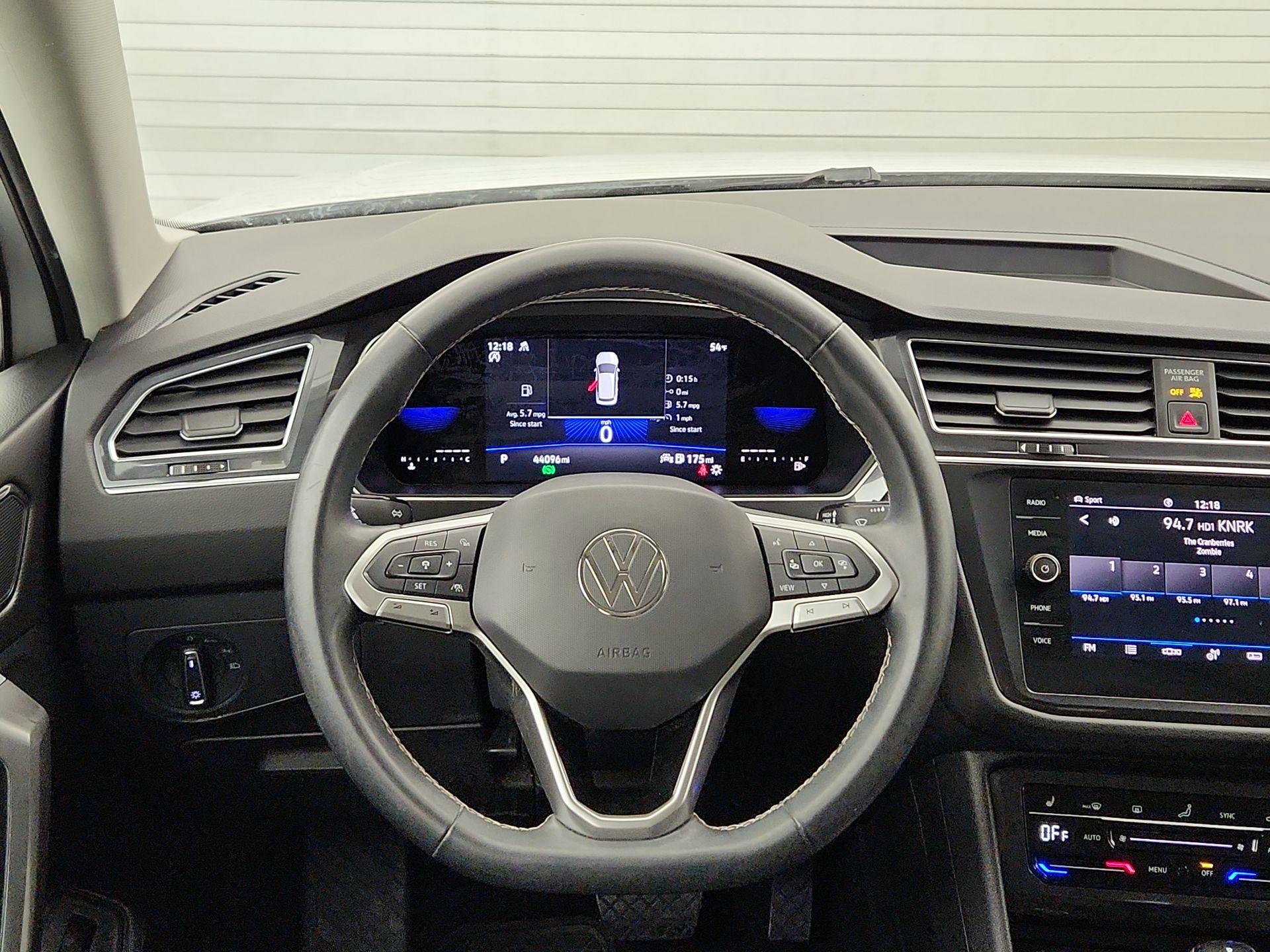 Thumbnail: 2022 Volkswagen Tiguan - 10