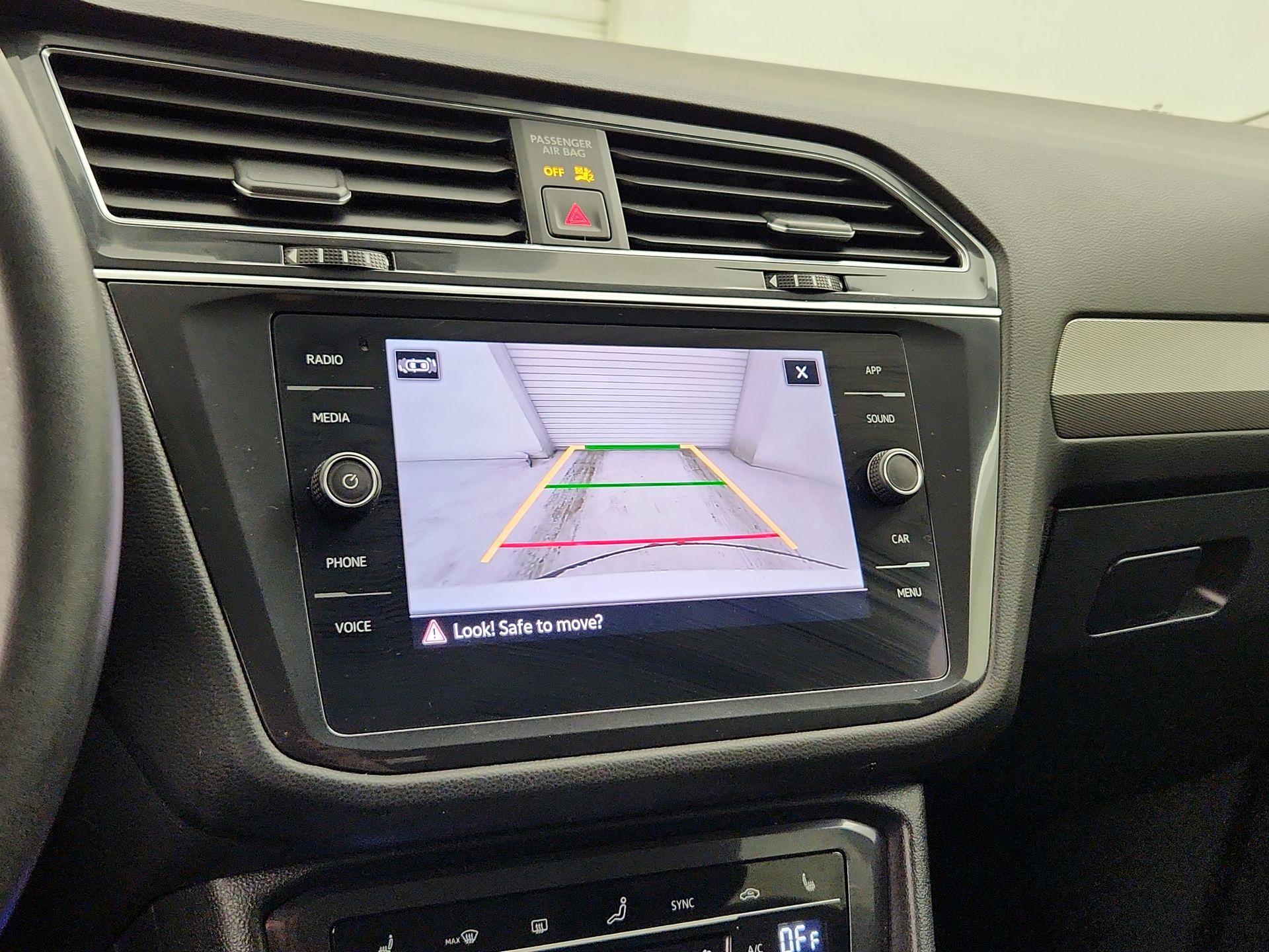 Thumbnail: 2022 Volkswagen Tiguan - 14