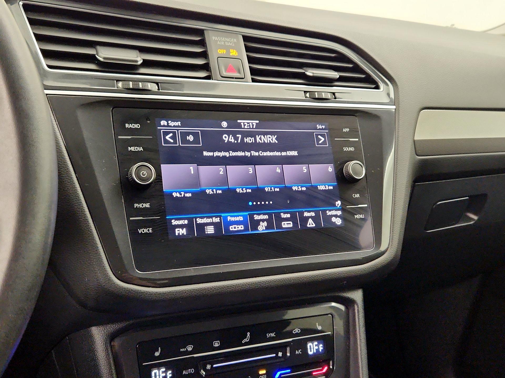 Thumbnail: 2022 Volkswagen Tiguan - 15