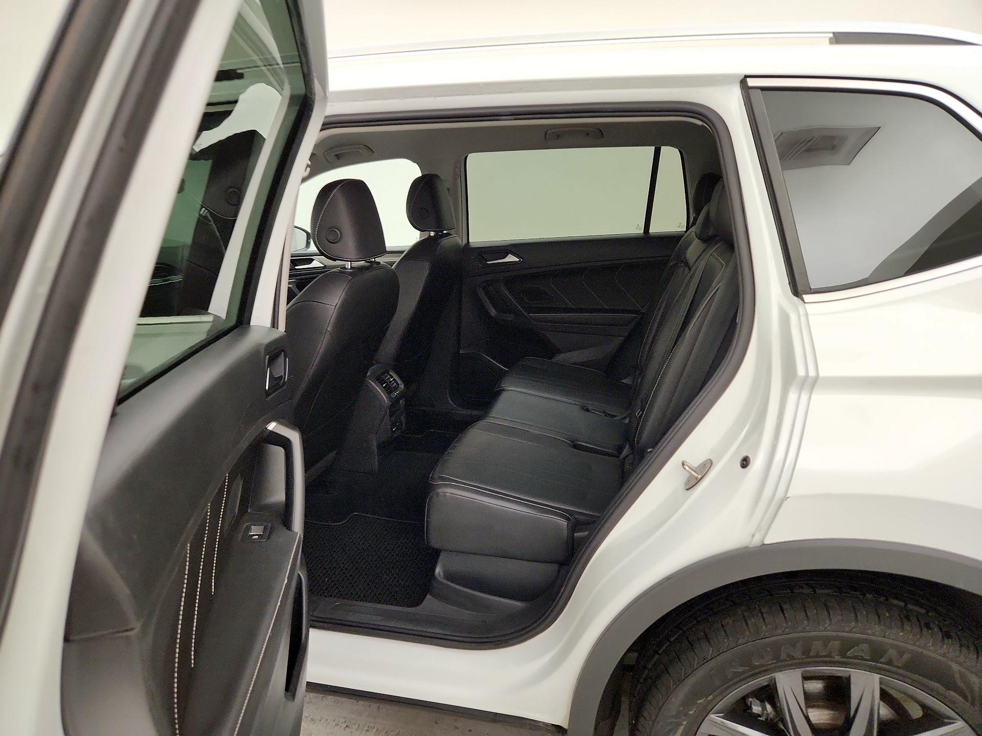 Thumbnail: 2022 Volkswagen Tiguan - 19