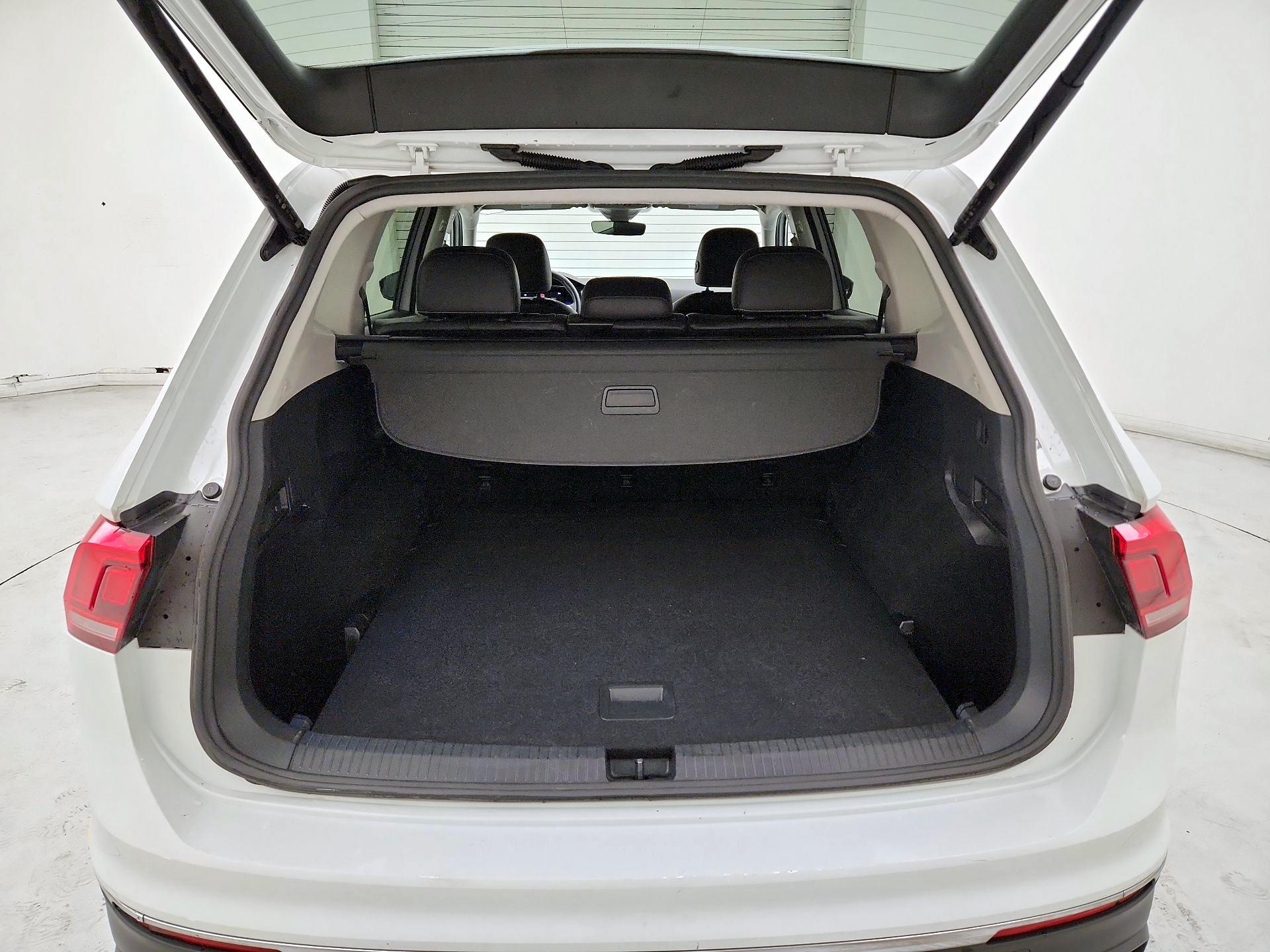 Thumbnail: 2022 Volkswagen Tiguan - 20