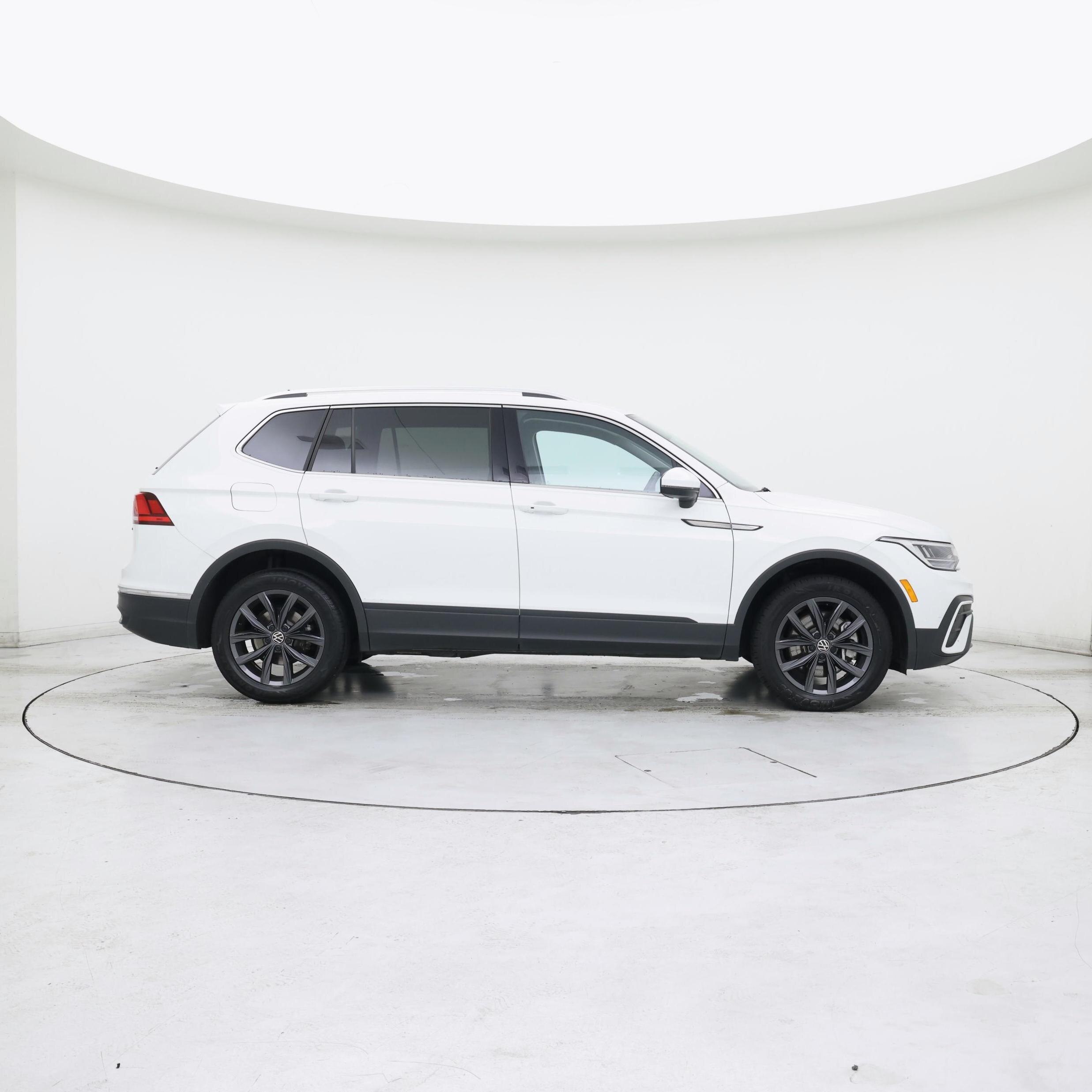 Thumbnail: 2022 Volkswagen Tiguan - 7