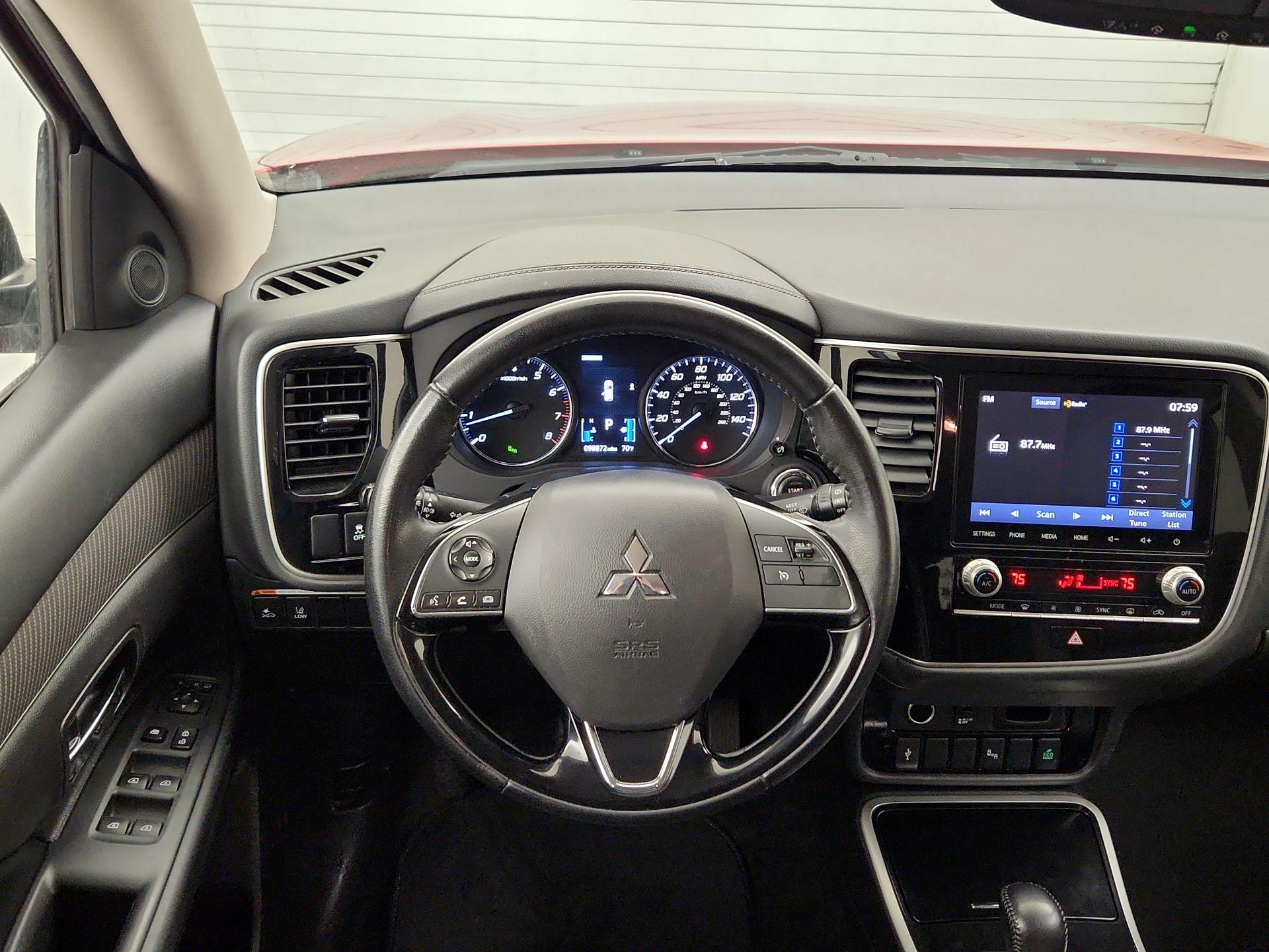 Thumbnail: 2020 Mitsubishi Outlander - 10