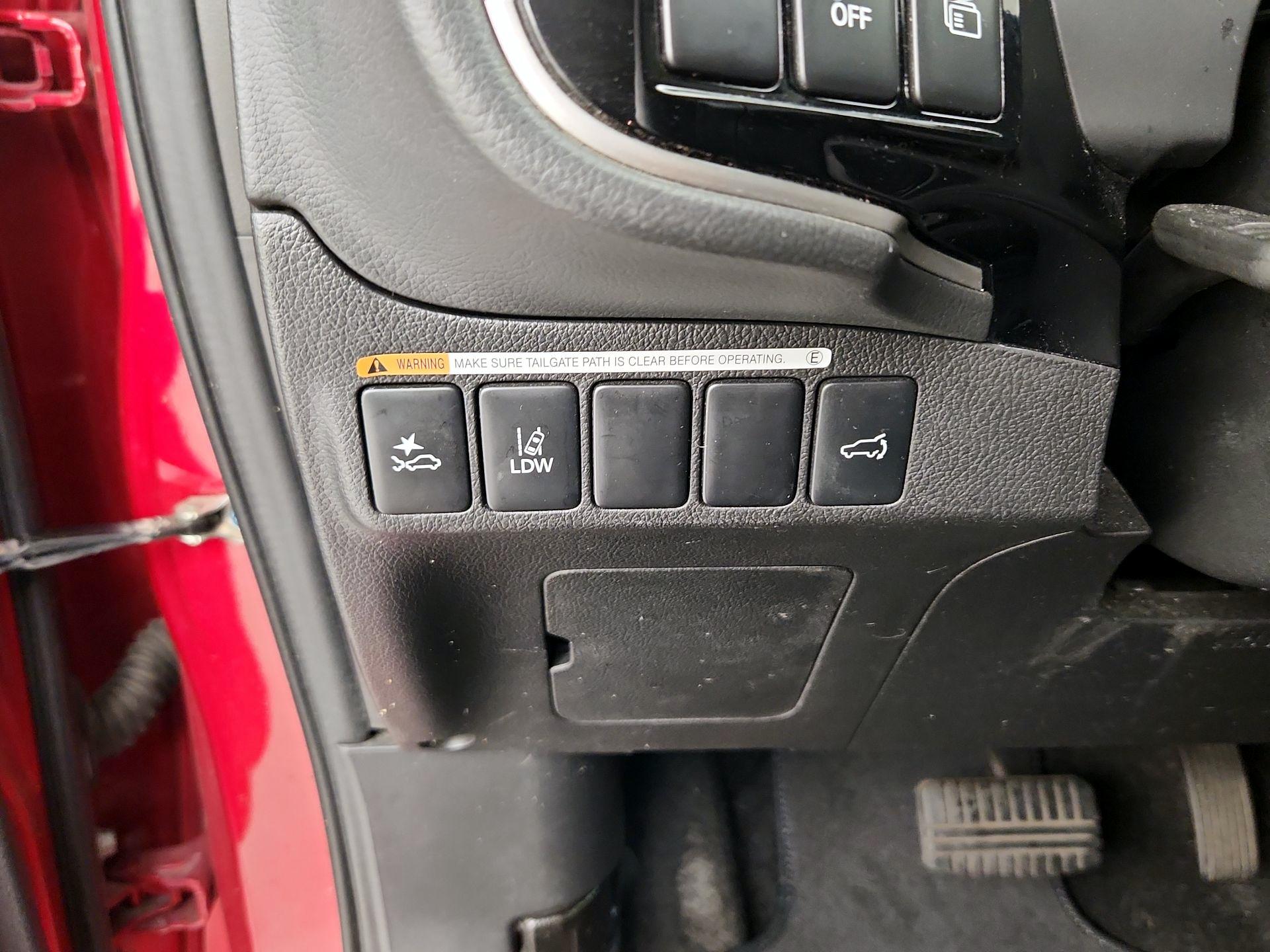 Thumbnail: 2020 Mitsubishi Outlander - 13