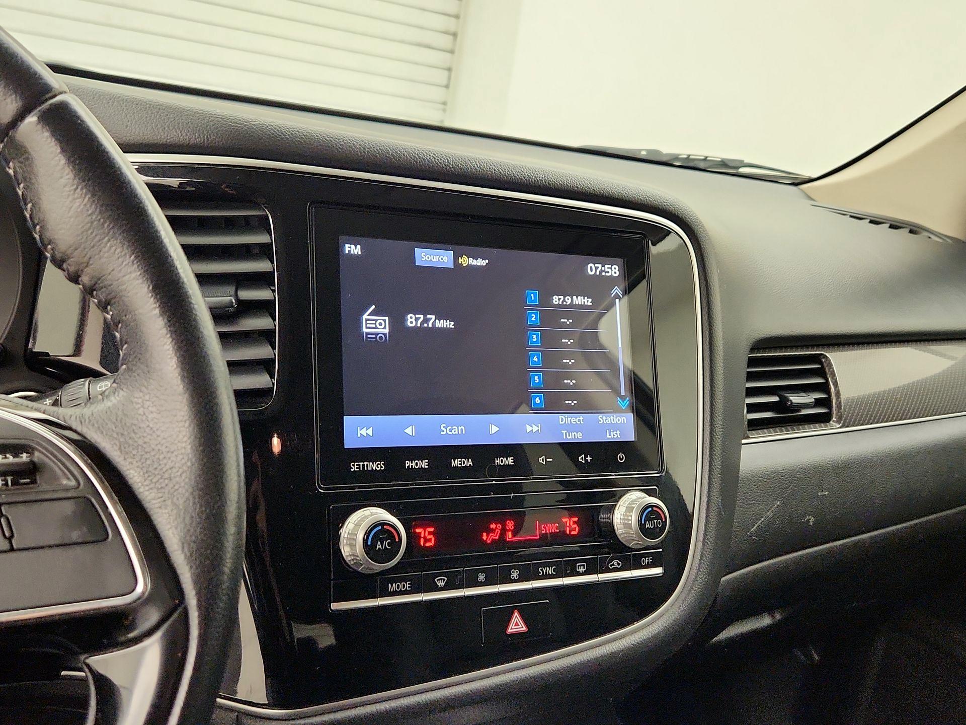 Thumbnail: 2020 Mitsubishi Outlander - 15