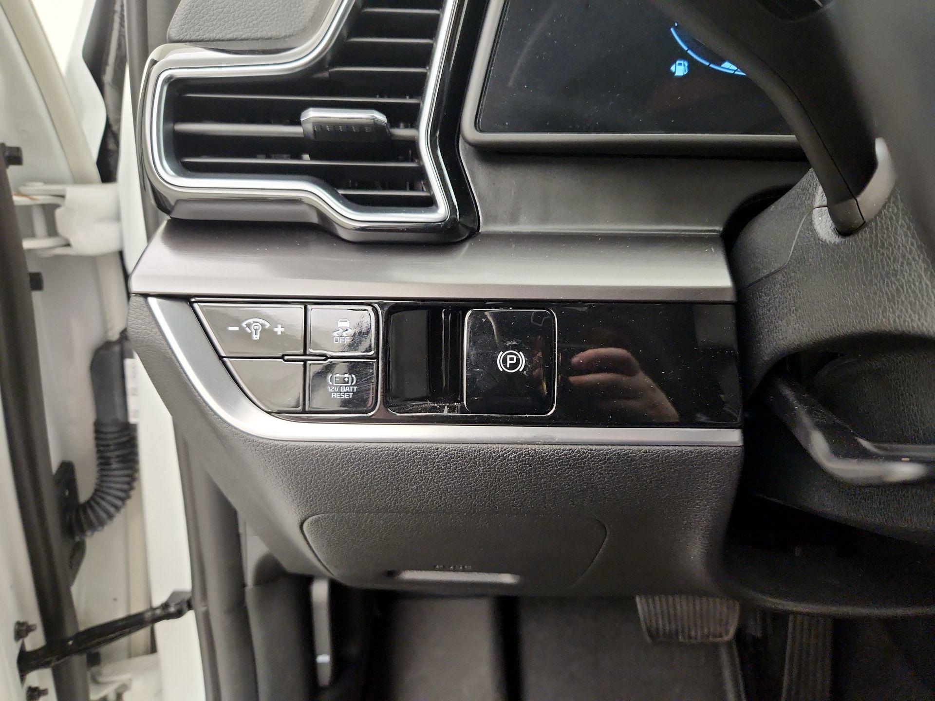 Thumbnail: 2024 Kia Sportage - 13