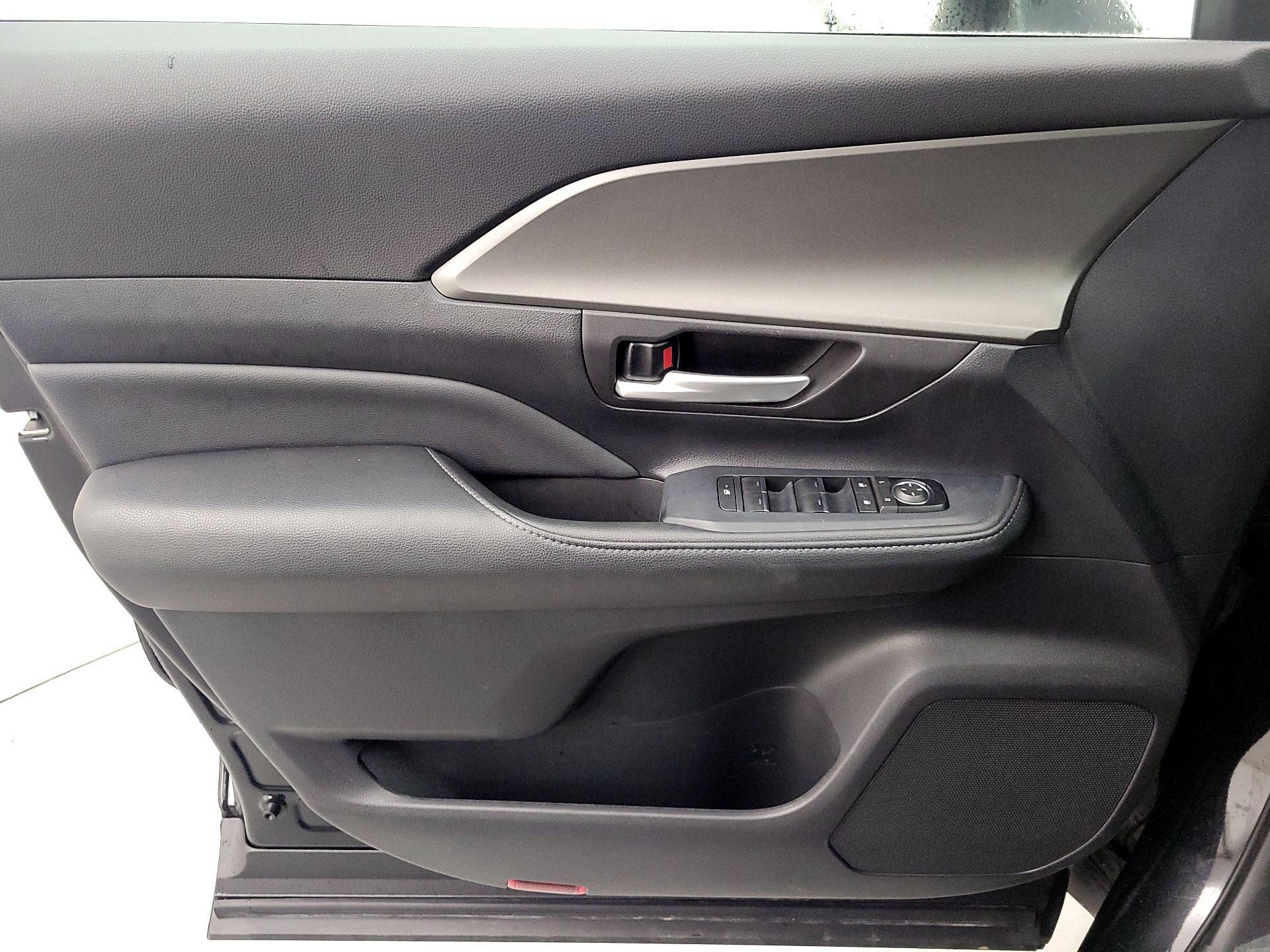 Thumbnail: 2025 Toyota Grand Highlander - 12