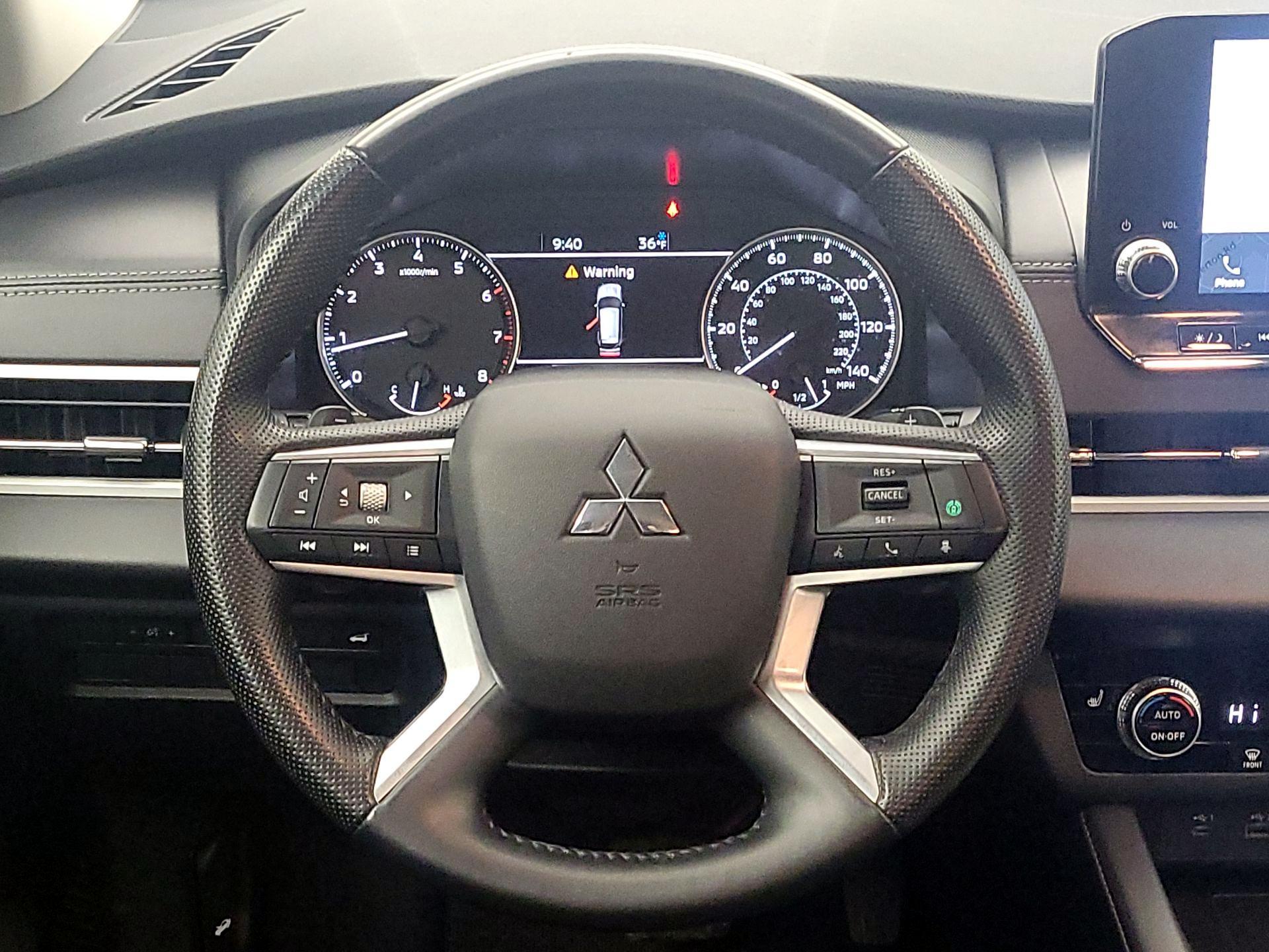 Thumbnail: 2024 Mitsubishi Outlander - 10