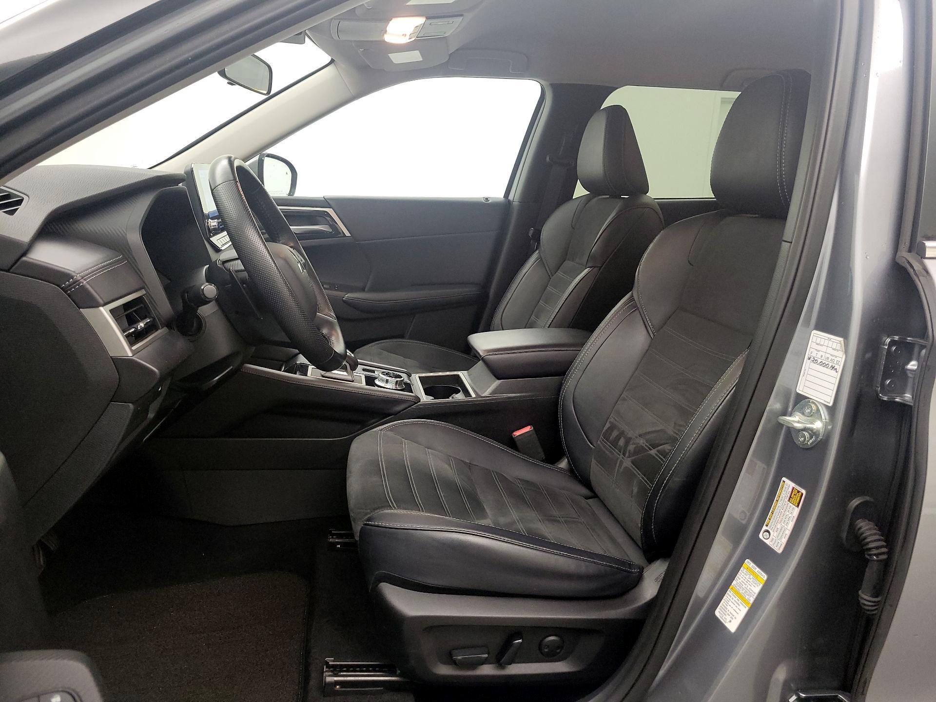 Thumbnail: 2024 Mitsubishi Outlander - 11