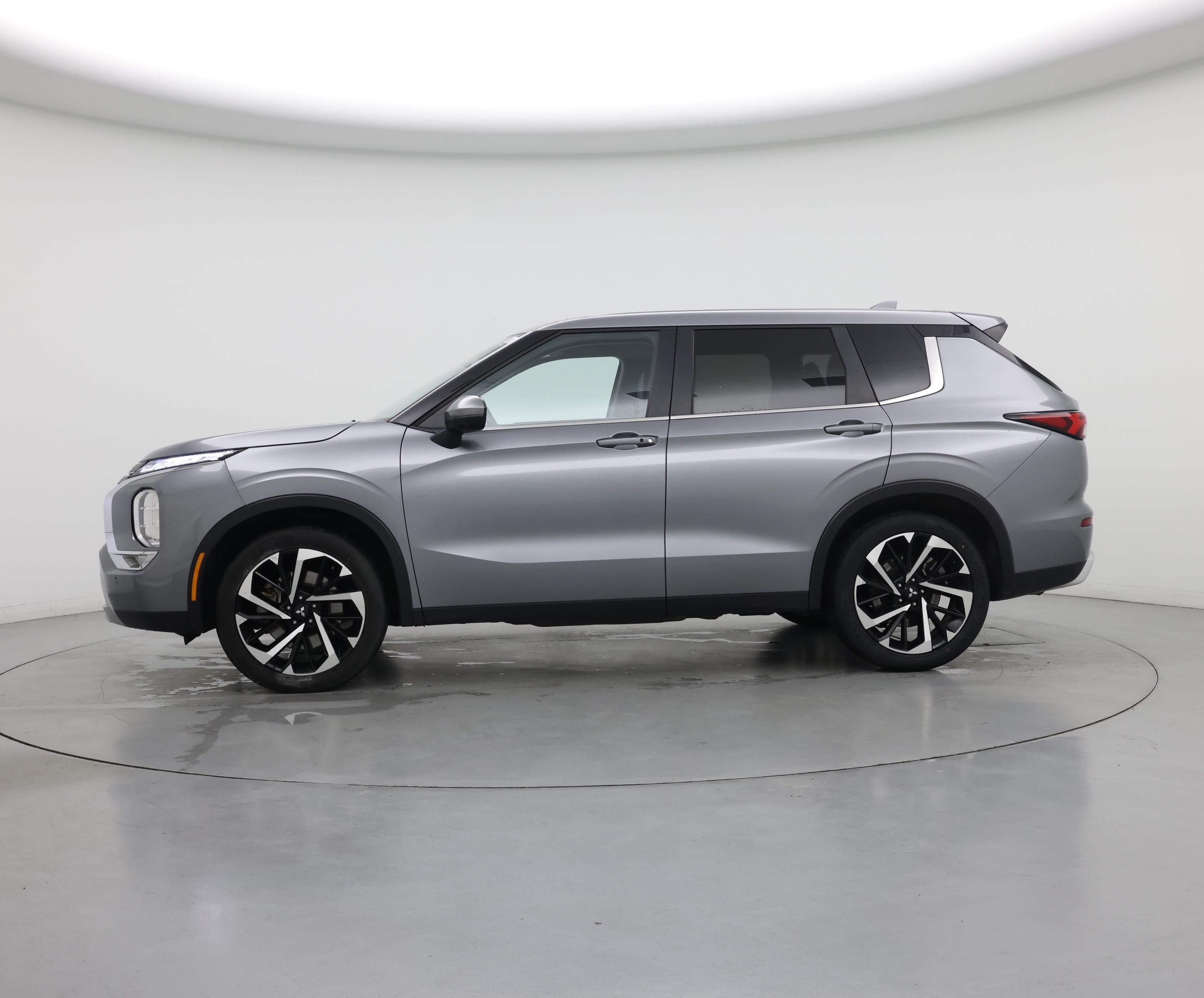 Thumbnail: 2024 Mitsubishi Outlander - 3