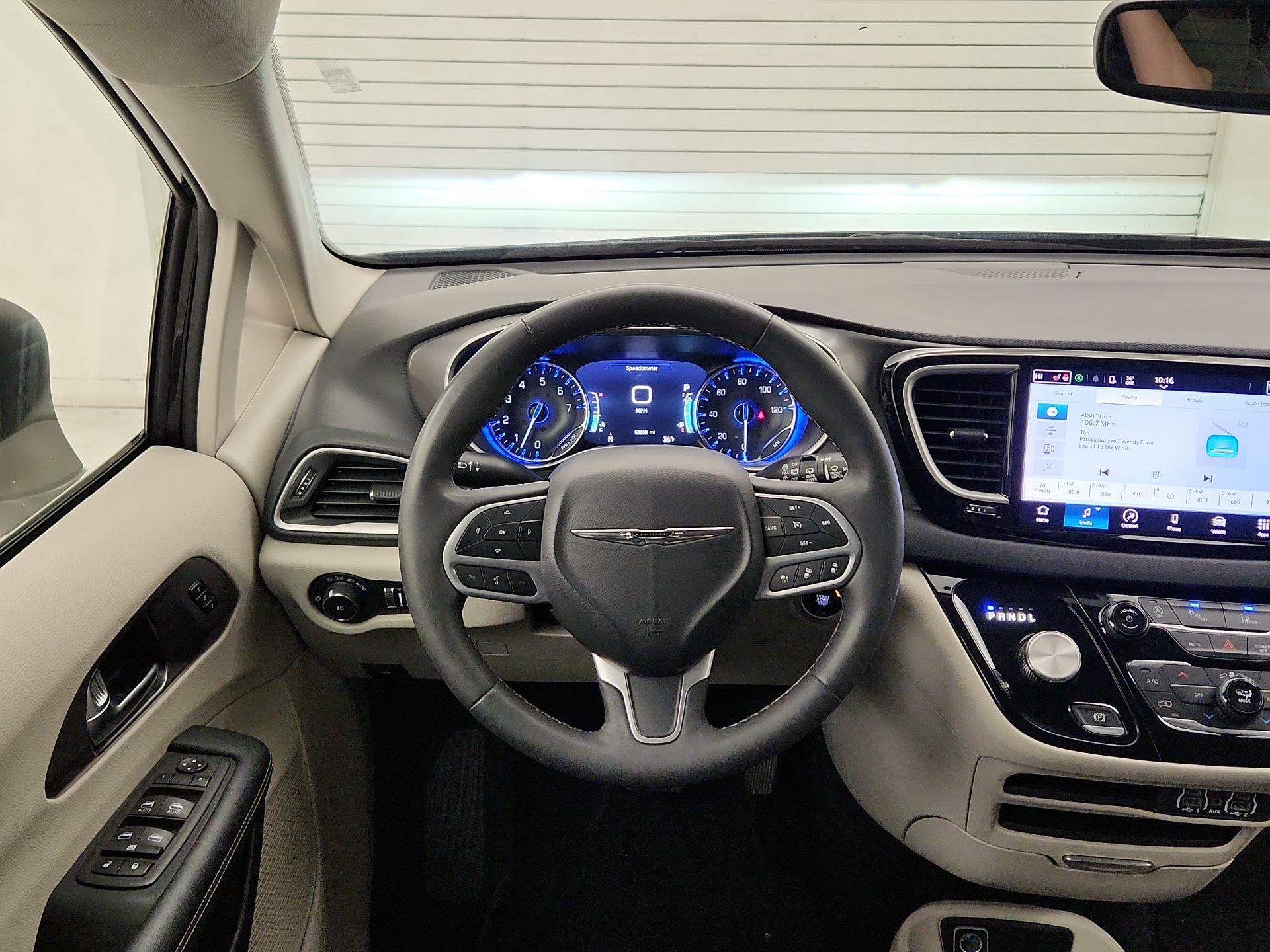 Thumbnail: 2023 Chrysler Pacifica - 10