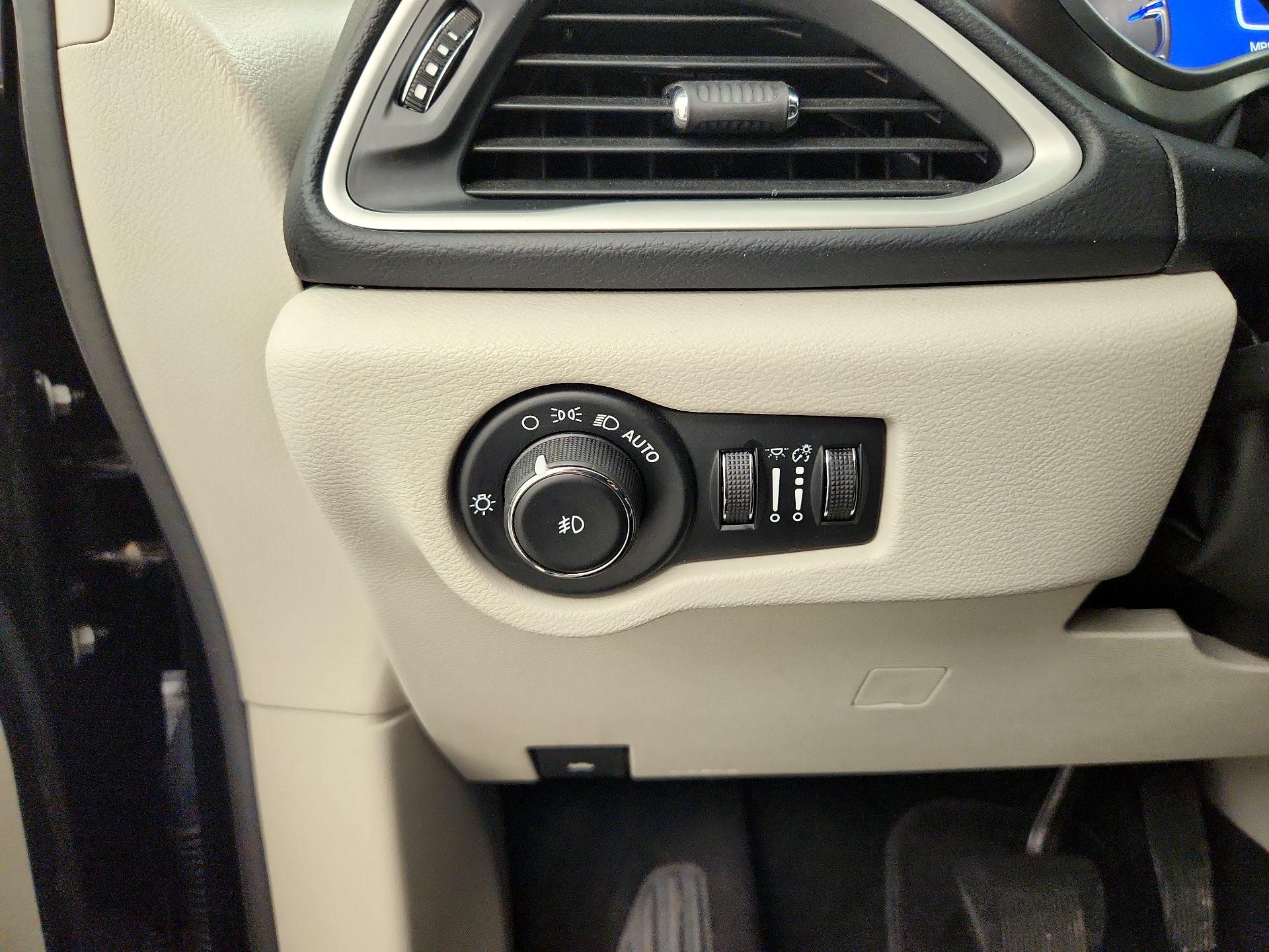 Thumbnail: 2023 Chrysler Pacifica - 13