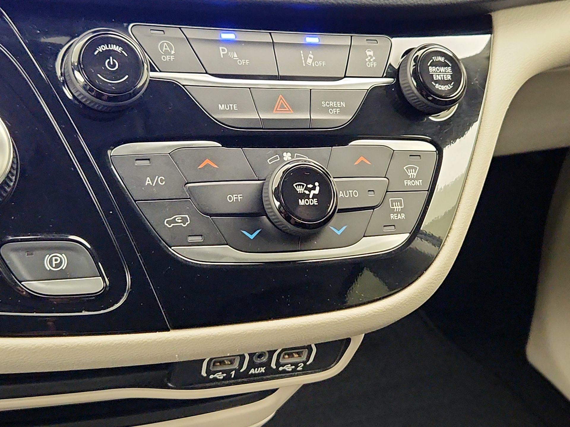 Thumbnail: 2023 Chrysler Pacifica - 16