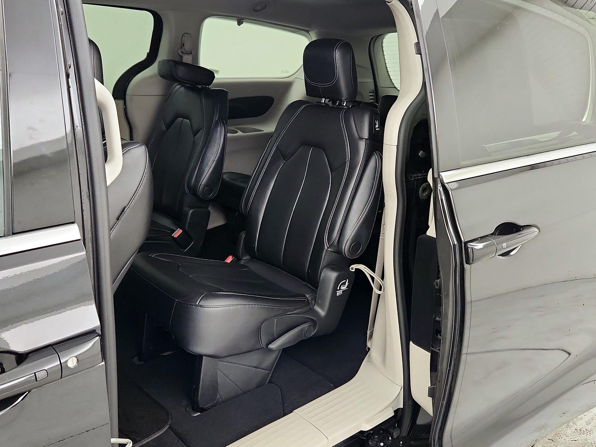 Thumbnail: 2023 Chrysler Pacifica - 19