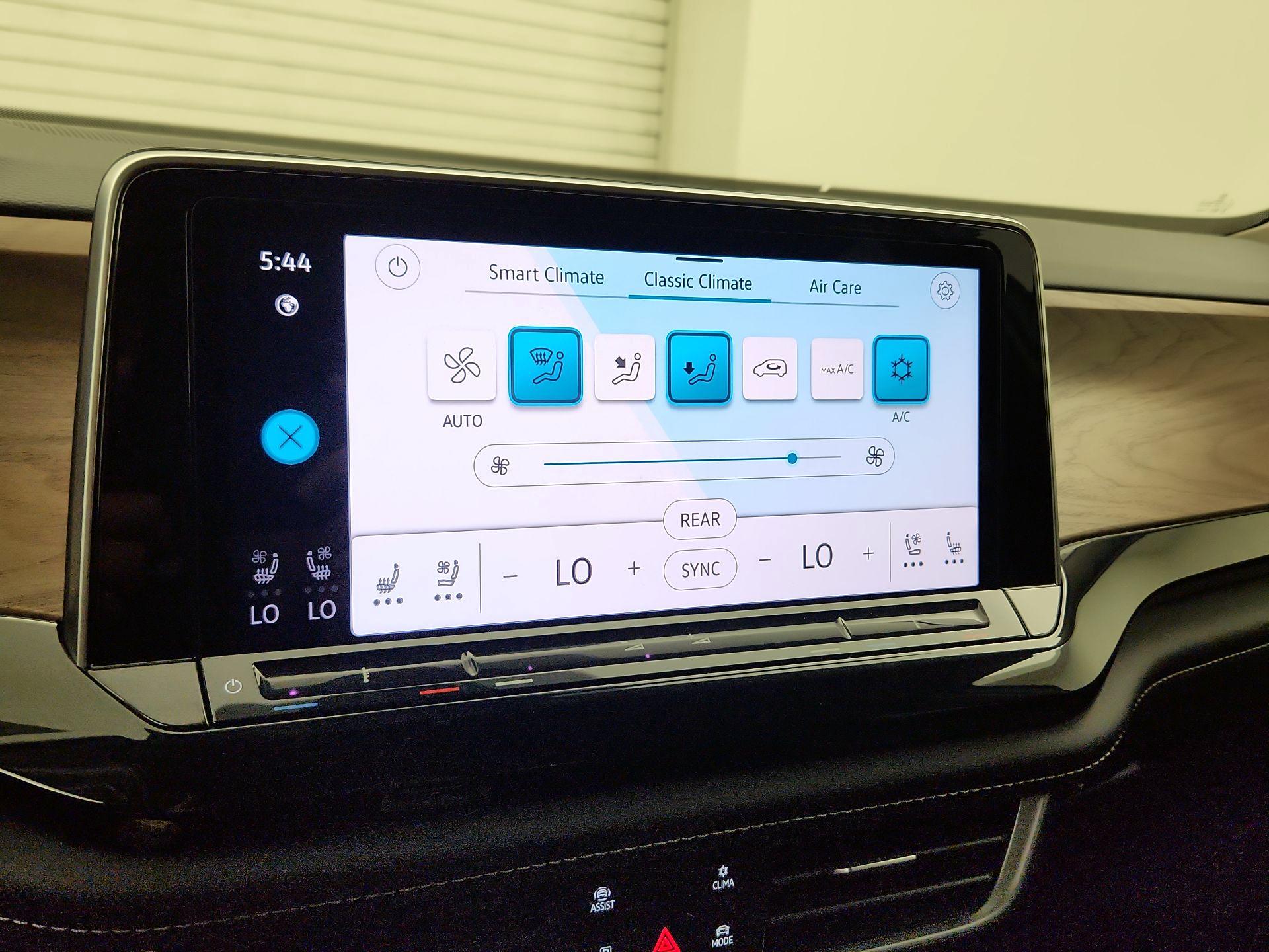 Thumbnail: 2024 Volkswagen Atlas - 16