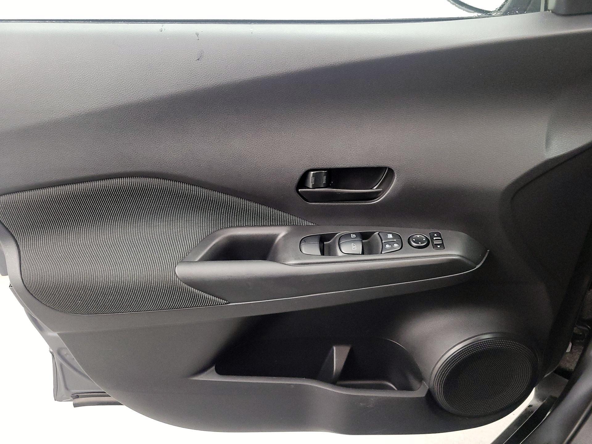 Thumbnail: 2020 Nissan Kicks - 12