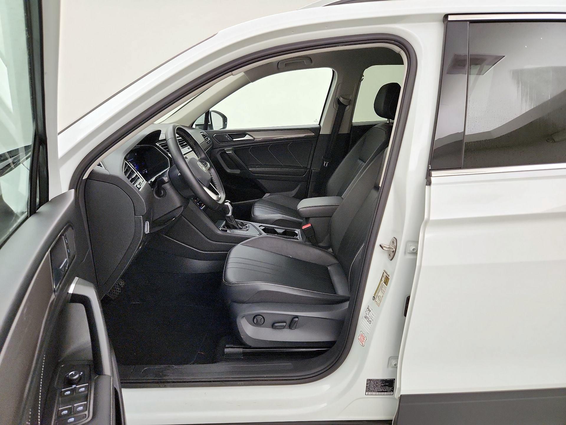 Thumbnail: 2024 Volkswagen Tiguan - 11