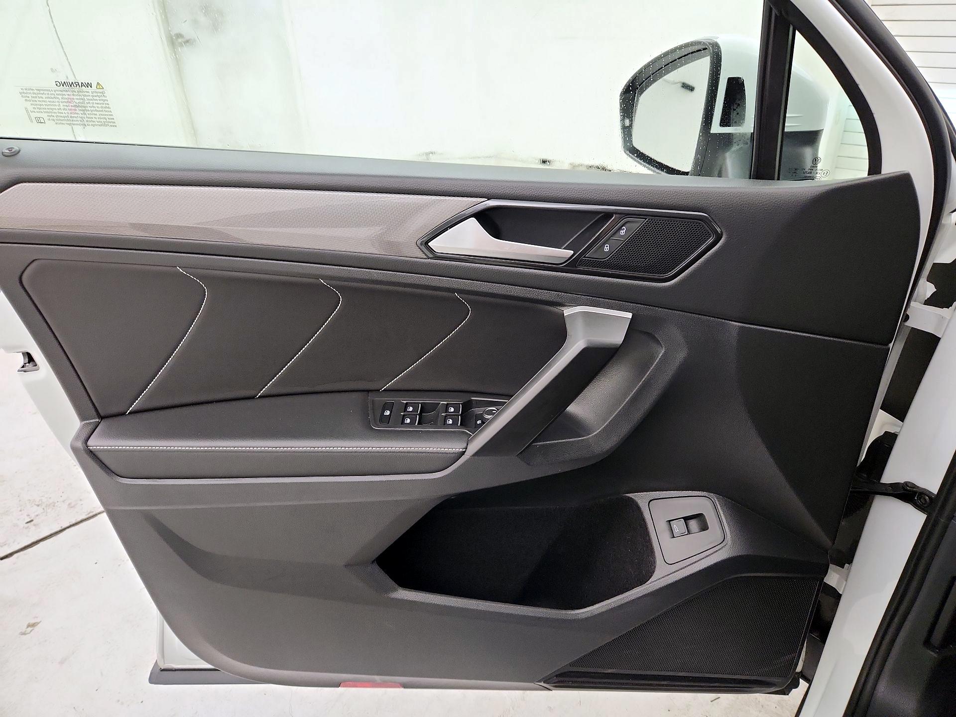 Thumbnail: 2024 Volkswagen Tiguan - 12