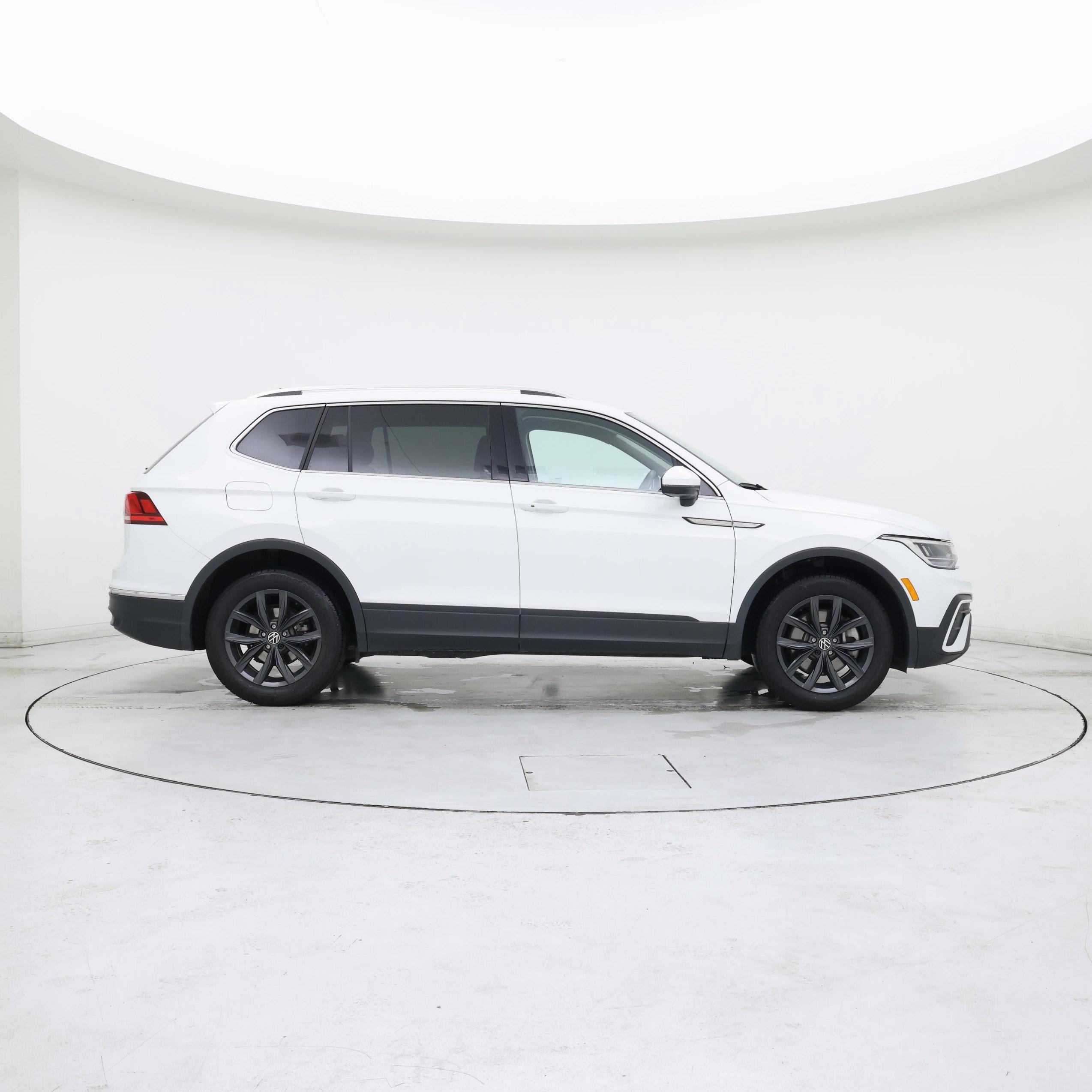 Thumbnail: 2024 Volkswagen Tiguan - 7