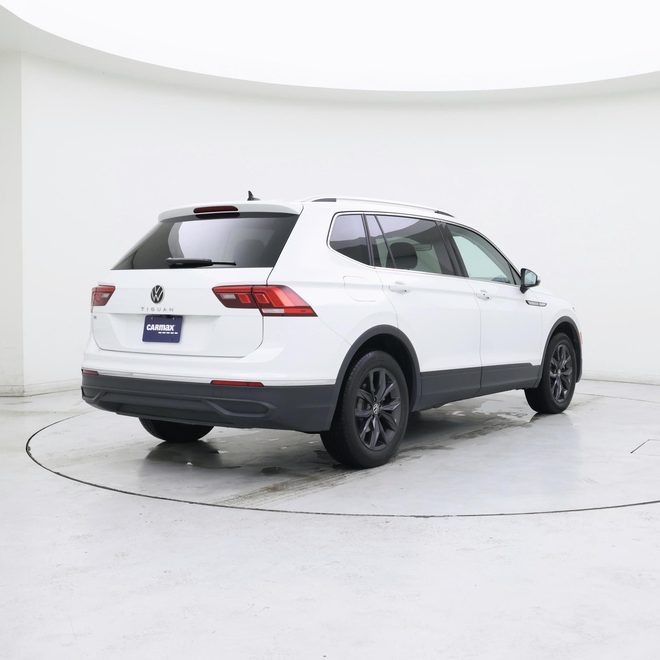 Thumbnail: 2024 Volkswagen Tiguan - 8